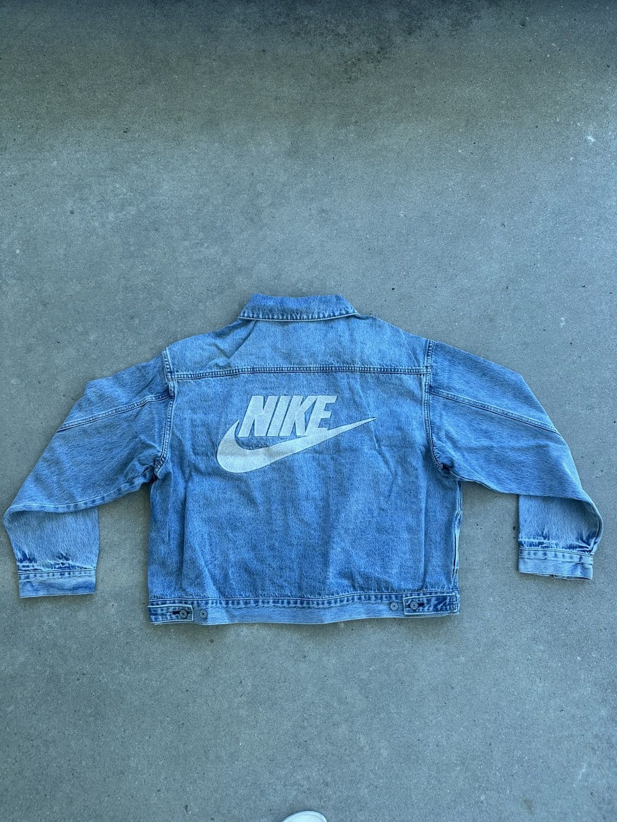 Levi's × Nike Nike Levi’s Denim Trucker Jacket size XL Size US XL / EU 56 / 4 - 3 Thumbnail