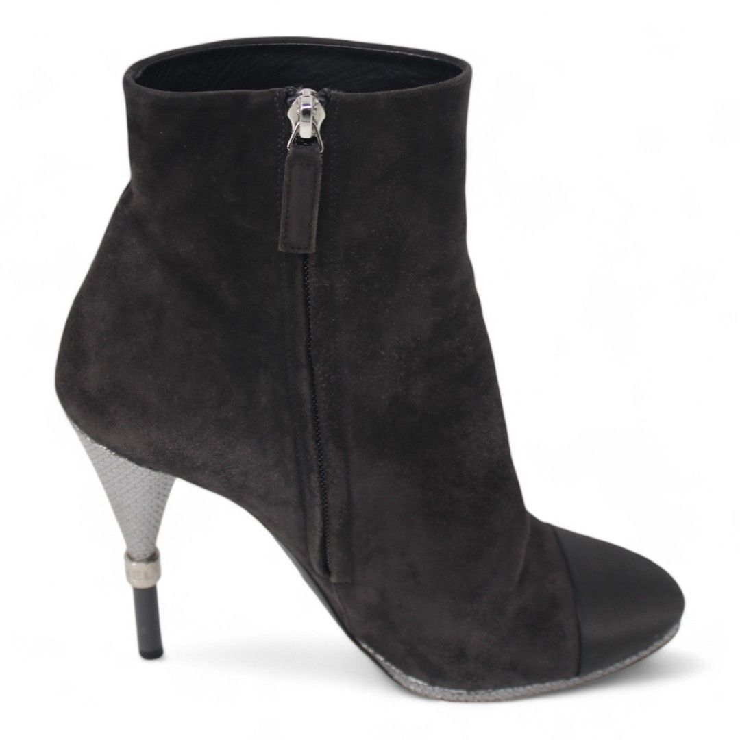 Chanel Chanel Suede Interlocking CC Logo High Heel Ankle Booties Size US 8.5 / IT 38.5 - 2 Thumbnail