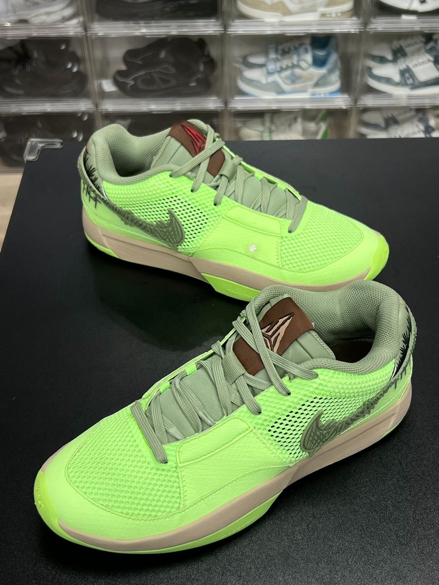 Nike Nike Green Lowtop Sneakers 10 Men Size US 10 / EU 43 - 1 Thumbnail