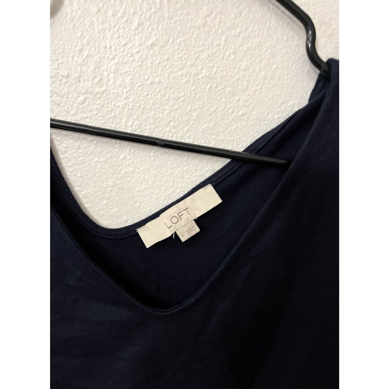 Ann Taylor Loft Outlet long sleeve V Neck neckline shirt White Solid casual Medium Blouse Size M / US 6-8 / IT 42-44 - 3 Thumbnail