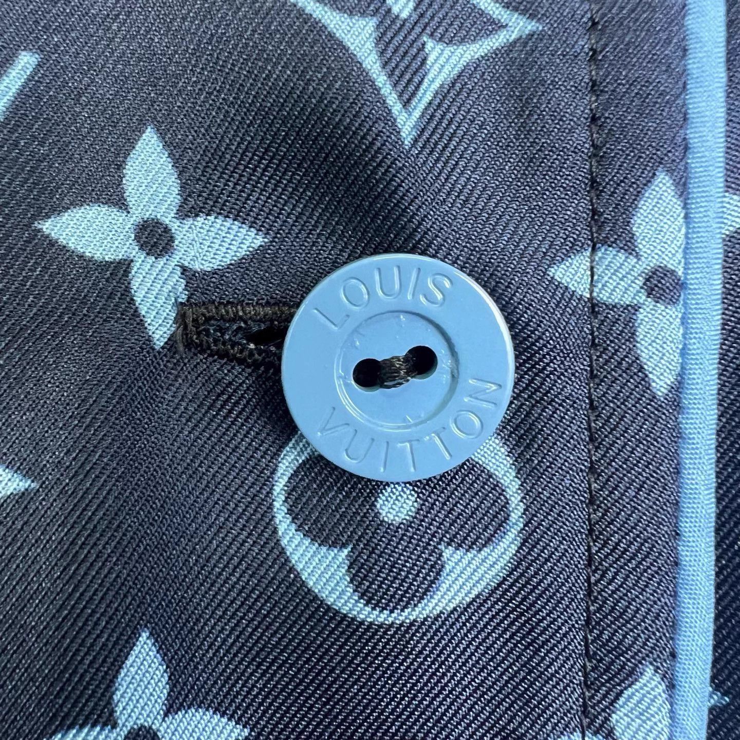 Louis Vuitton Louis Vuitton silk monogram print pajama-style shirt Size S / US 4 / IT 40 - 6 Thumbnail