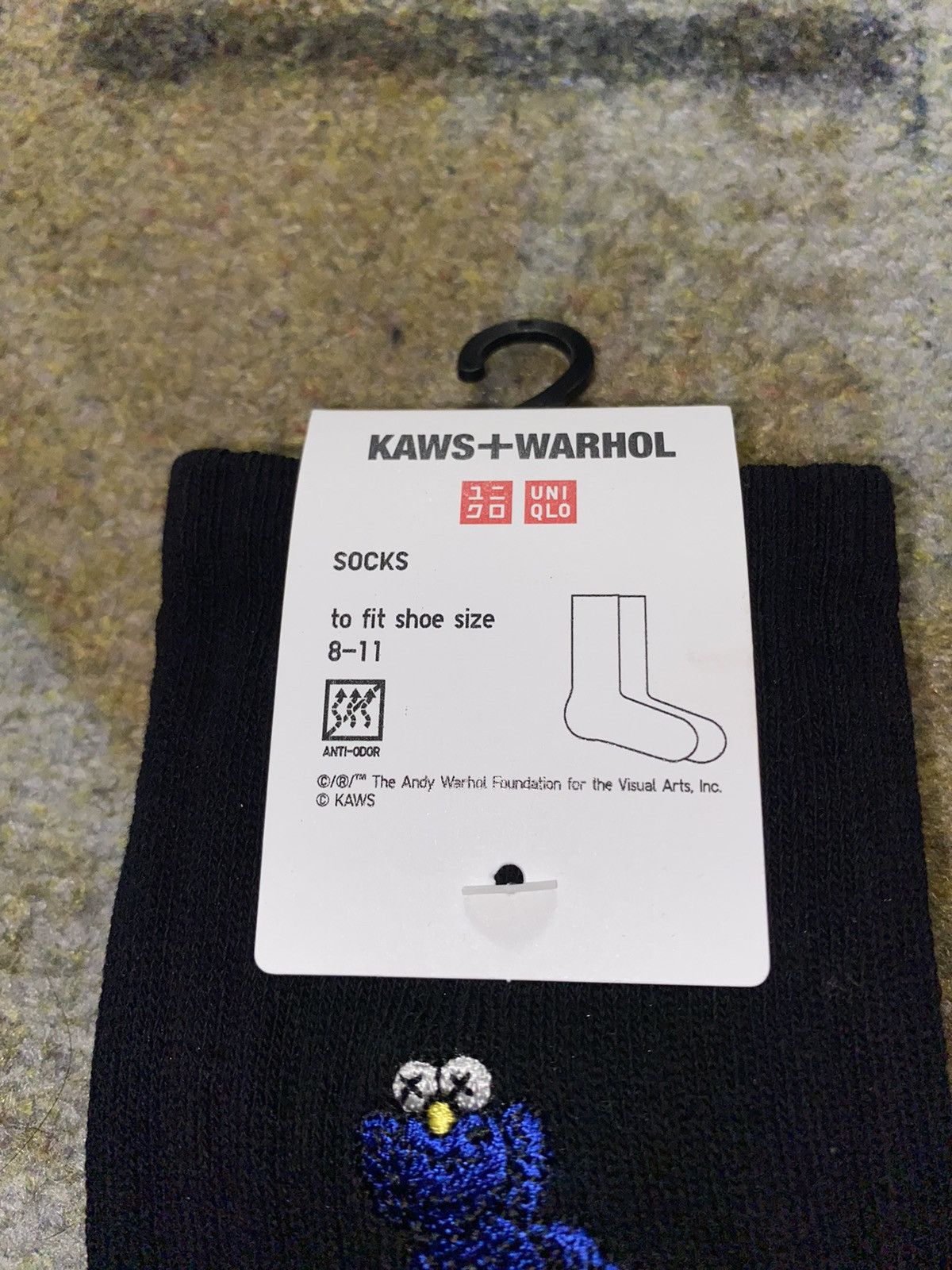 Andy Warhol × Kaws × Uniqlo KAWS & Warhol Uniqlo Socks UNISEX US 8 - US 11 Size ONE SIZE - 3 Thumbnail