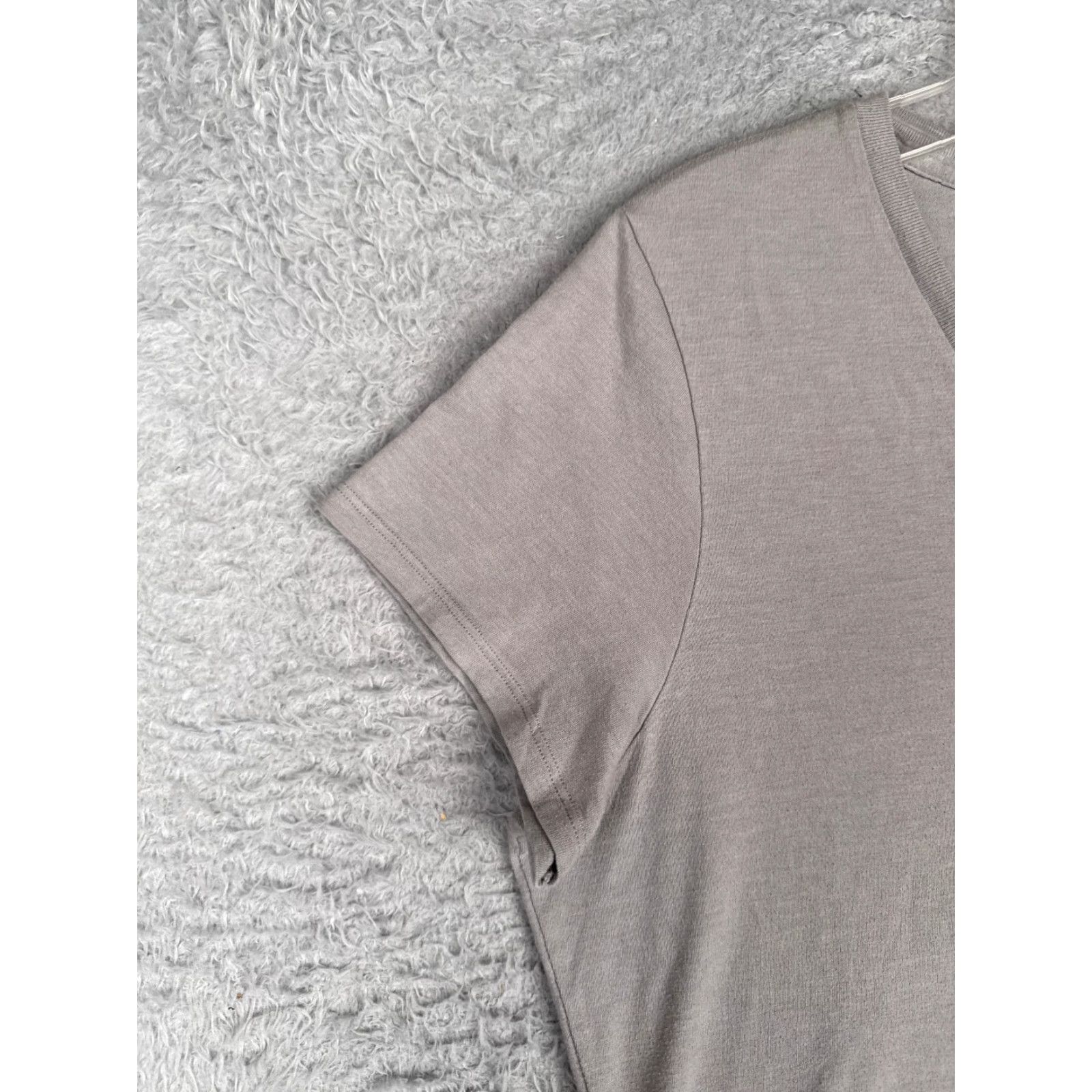 The North Face The North Face Shirt Women XL Gray V-Neck Polyester Jersey Slim Read Shirt Mens? Size XL / US 12-14 / IT 48-50 - 3 Thumbnail