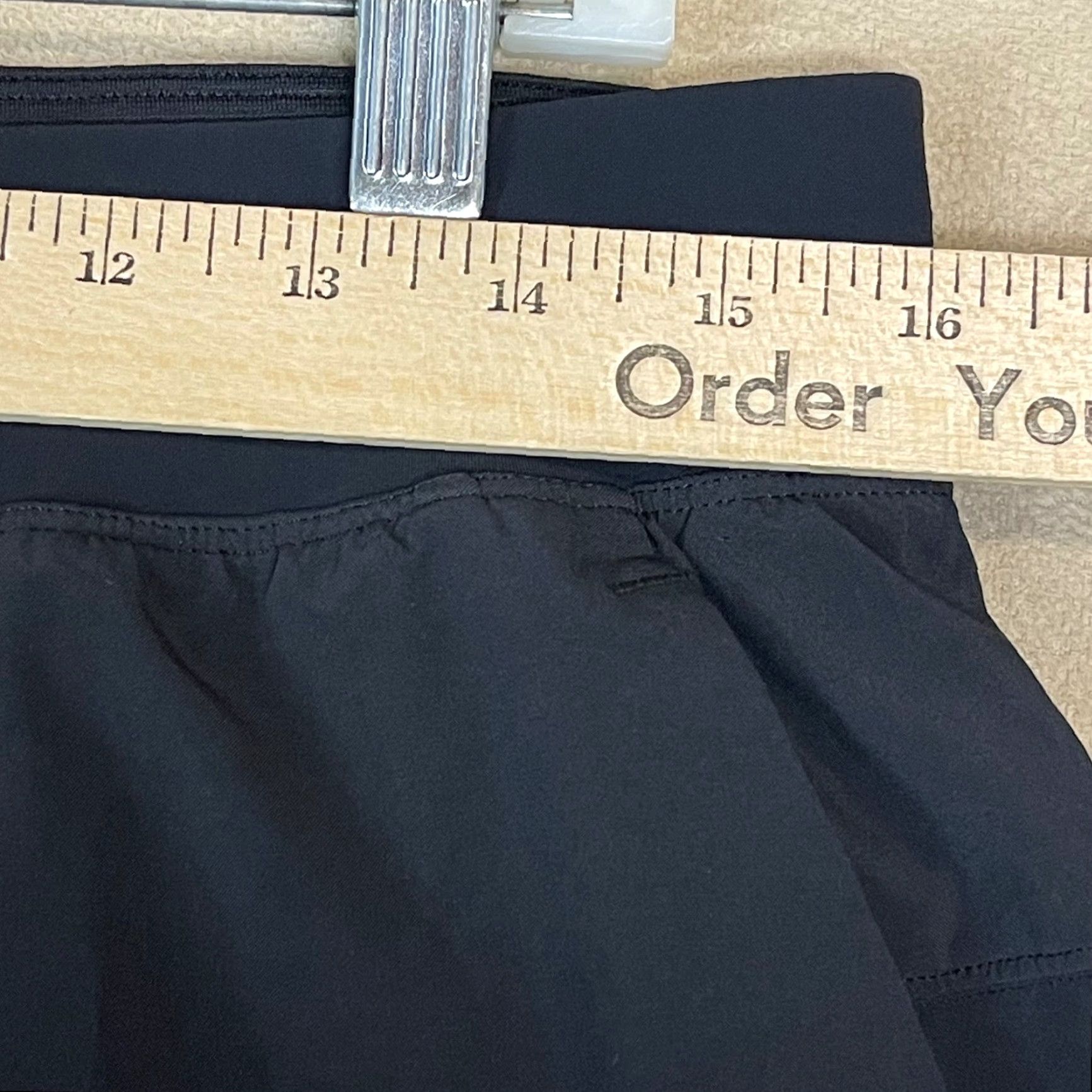 Lululemon Lululemon ABC Short Mens L Black Athletic Moisture Wicking Pockets Drawstring Elastic Waist 9in Inseam Size US 33 - 5 Thumbnail