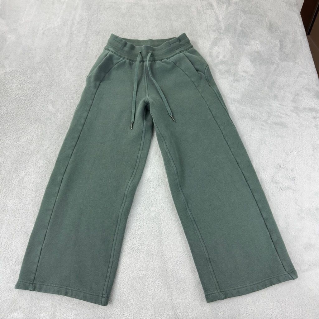 Lululemon Lululemon Women's Size 2 Scuba Mid Rize Wide Leg Pant Size 26" / US 2 / IT 38 - 1 Thumbnail