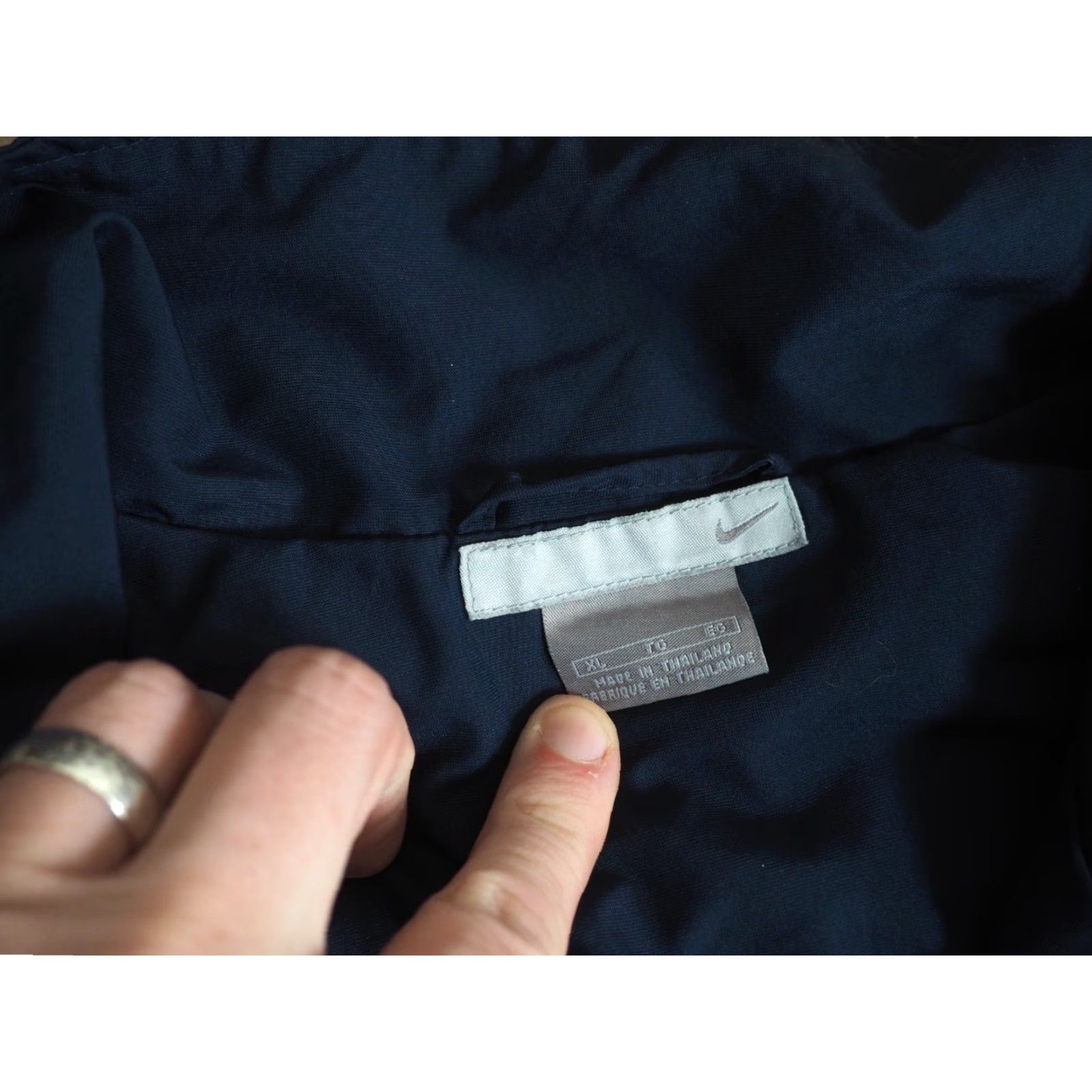 Nike VTG Nike Windbreaker Jacket XL Blue Navy White Mini Swoosh Logo Zip Windbreaker Mens XL Size US XL / EU 56 / 4 - 4 Thumbnail