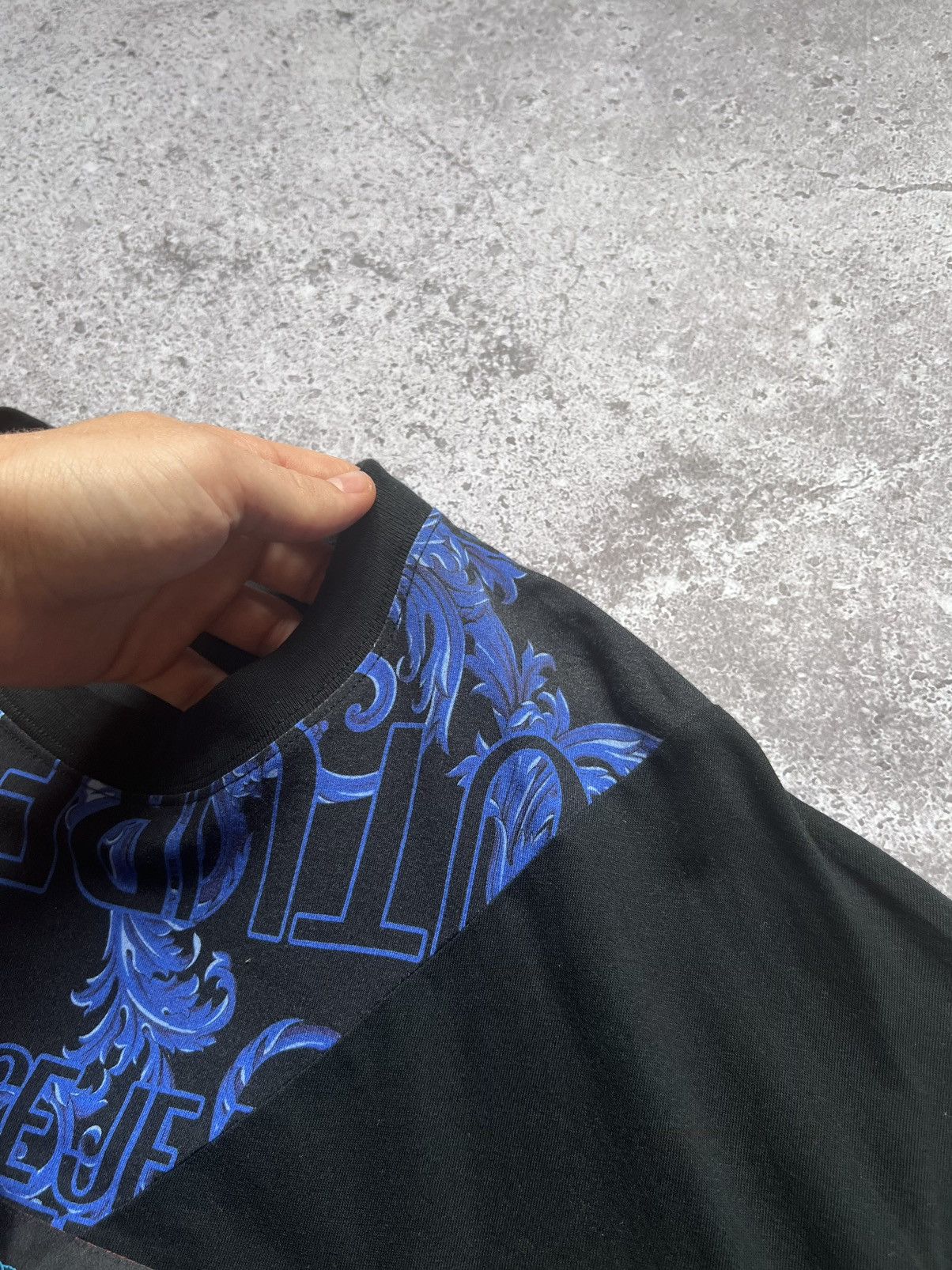 Designer × Versace Jeans Couture Versace Jeans Couture T-shirt Mit Barock Print Size US M / EU 48-50 / 2 - 8 Thumbnail