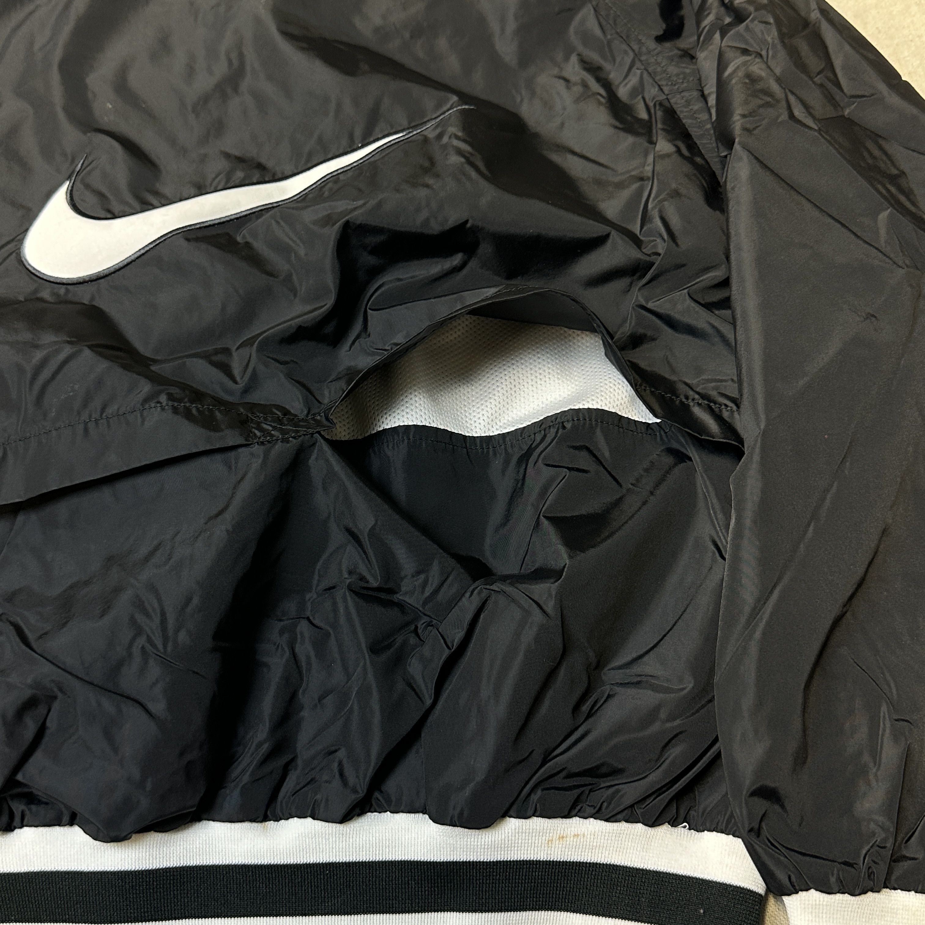 Nike Vintage Nike Black Snap Button Varsity Jacket Size Medium Size US M / EU 48-50 / 2 - 5 Thumbnail