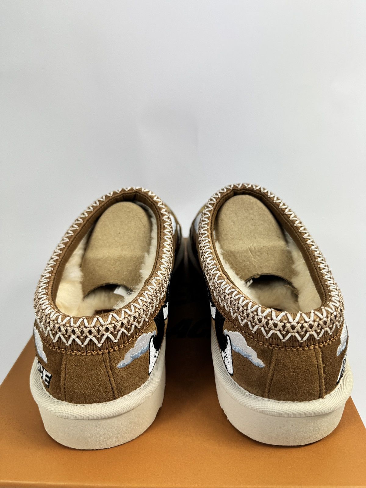 Palace × Ugg LOONEY TUNES UGGS Size US 10 / EU 43 - 5 Thumbnail