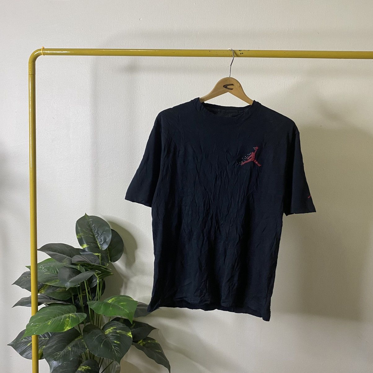 Nike Y2K Nike Air Jordan Hanging Shoes T Shirt Size US M / EU 48-50 / 2 - 8 Thumbnail