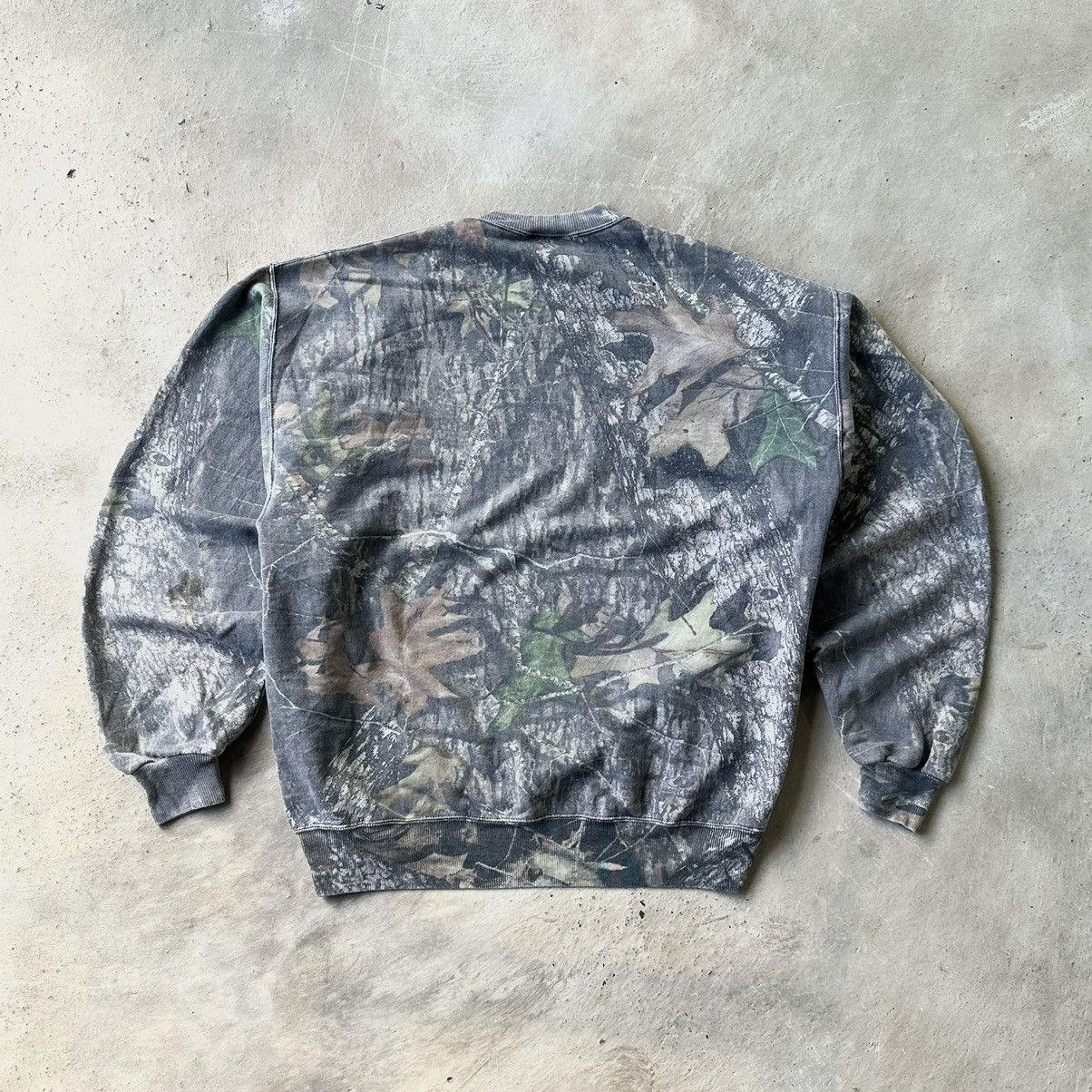 Realtree Crazy Vintage Faded Carhartt Style Realtree Camo Crewneck Size US S / EU 44-46 / 1 - 2 Thumbnail