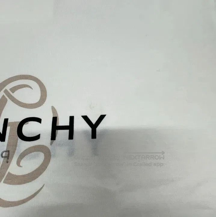 Givenchy Givenchy Reverse Logo Print Crewneck Short-Sleeve T-Shirt. Size US XXS / EU 40 - 4 Thumbnail