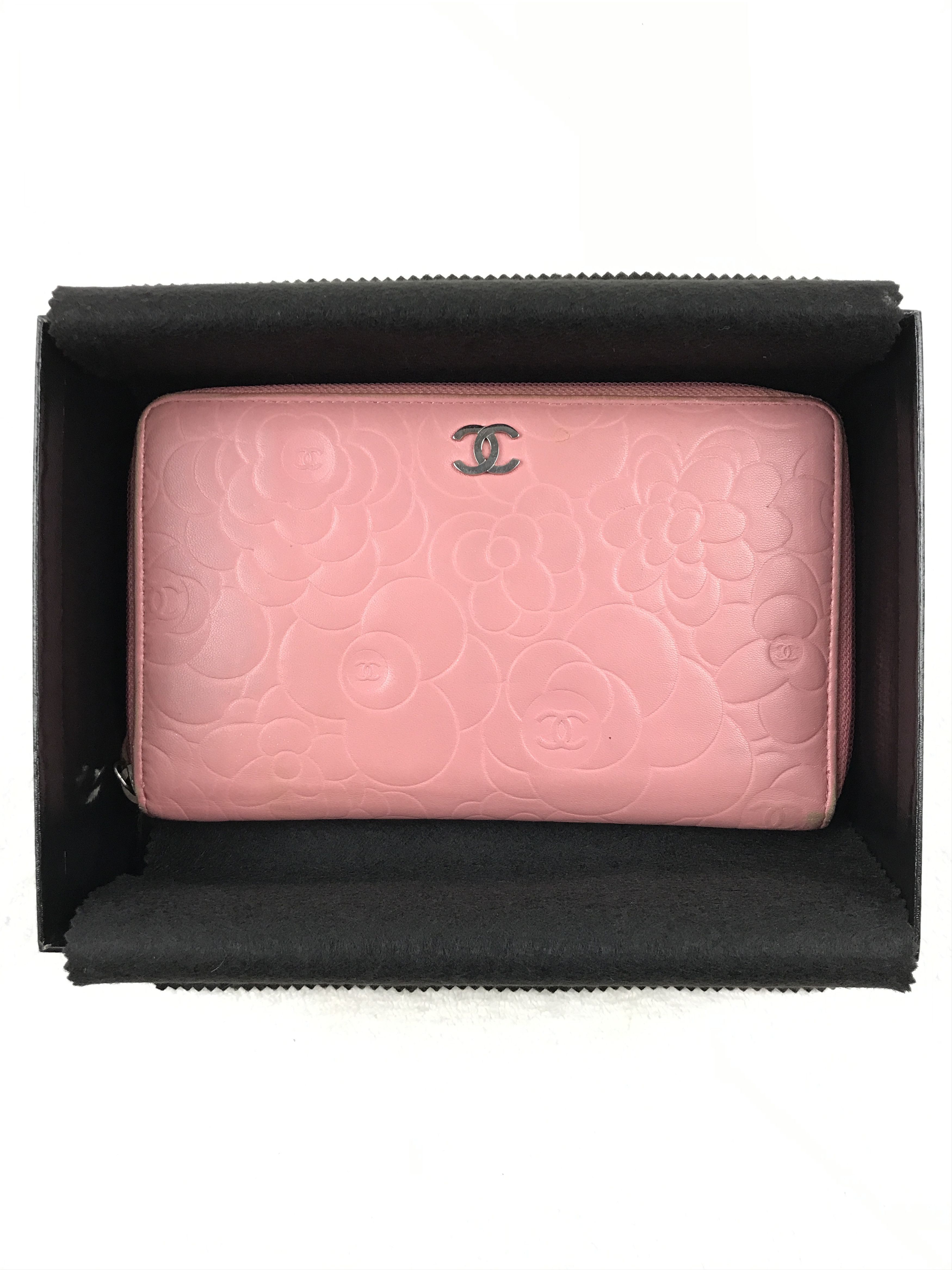 Chanel × Vintage Chanel Pink Embossed Camellia Wallet Zip Around With Box Size ONE SIZE - 4 Thumbnail