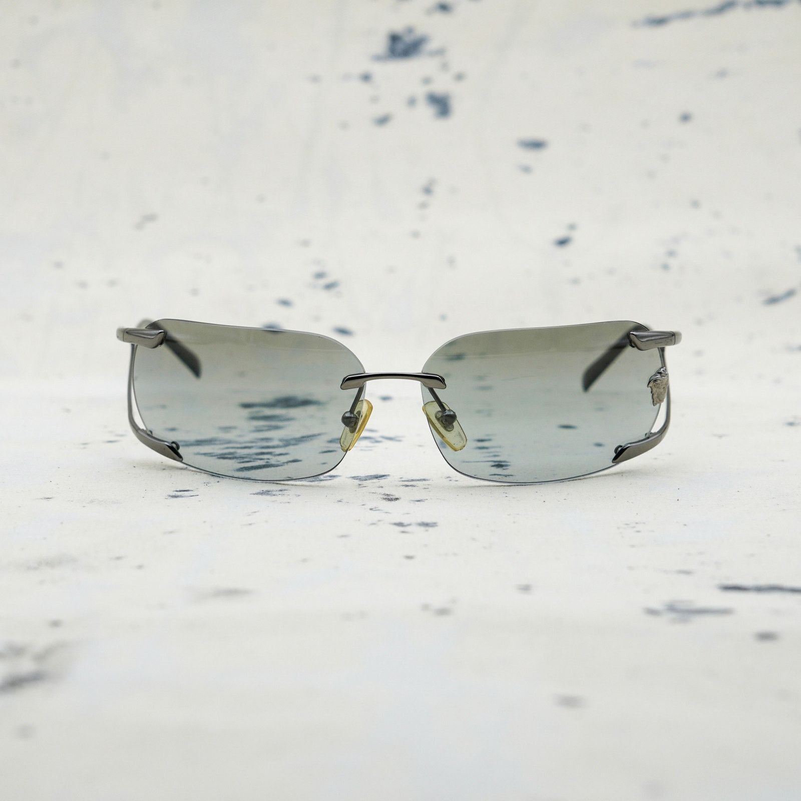Versace Vintage versace n86 silver cut out medusa logo sunglasses Size ONE SIZE - 2 Thumbnail