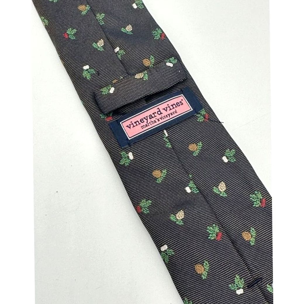 Vineyard Vines Vineyard Vines Necktie Mens Dark Brown Winter Green Floral Silk NEW Geometric Pattern Holiday Christmas Logo Accent One Size Classic"} Size ONE SIZE - 4 Thumbnail