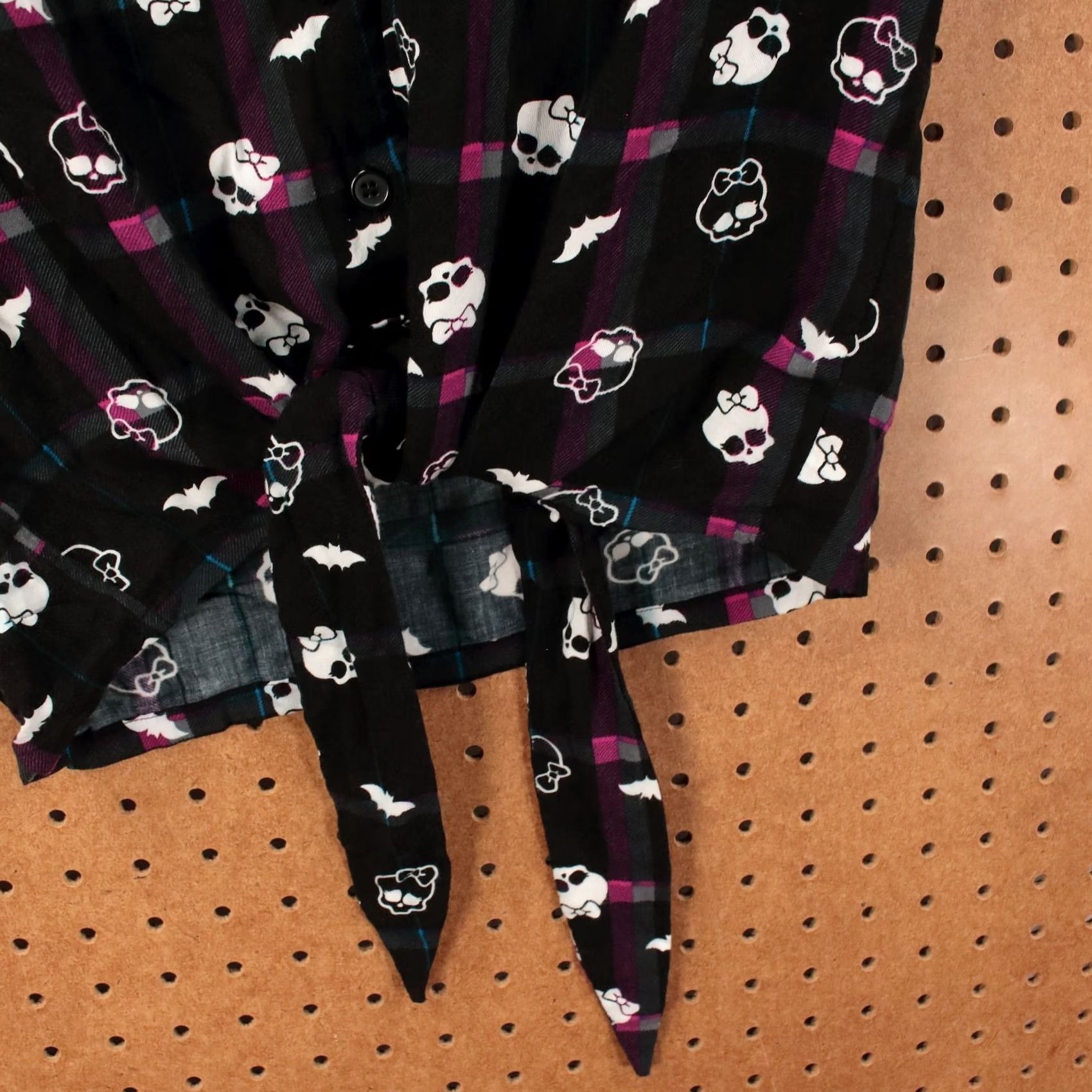 Vintage MONSTER HIGH plaid skull print rayon wrap up camp shirt blouse top MEDIUM Size M / US 6-8 / IT 42-44 - 3 Thumbnail