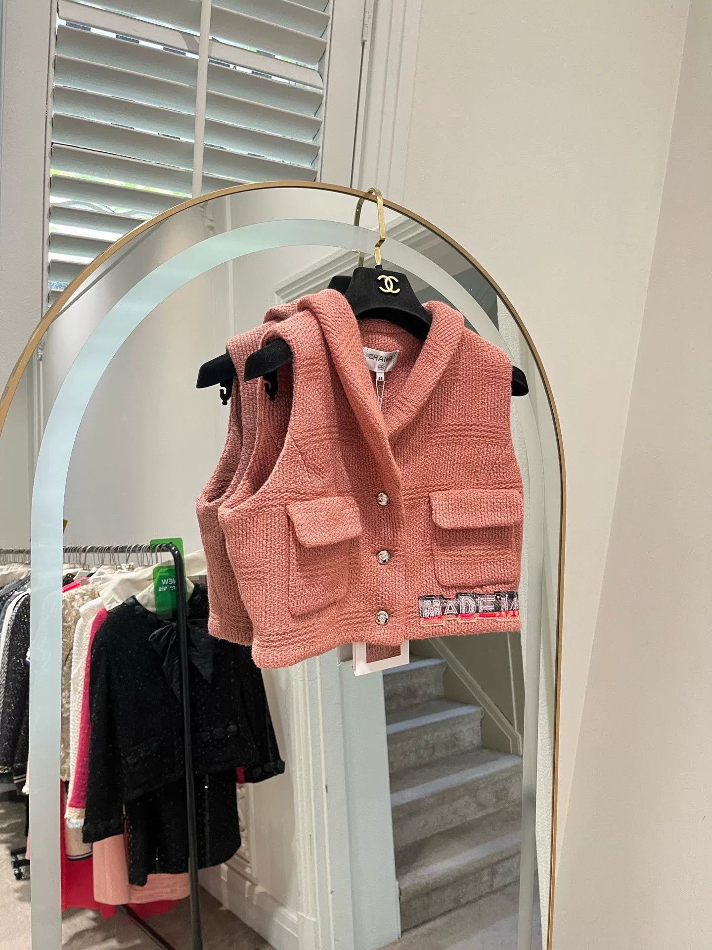 Chanel Chanel 21B Salmon Print Vest FR38 Size US L / EU 52-54 / 3 - 1 Thumbnail