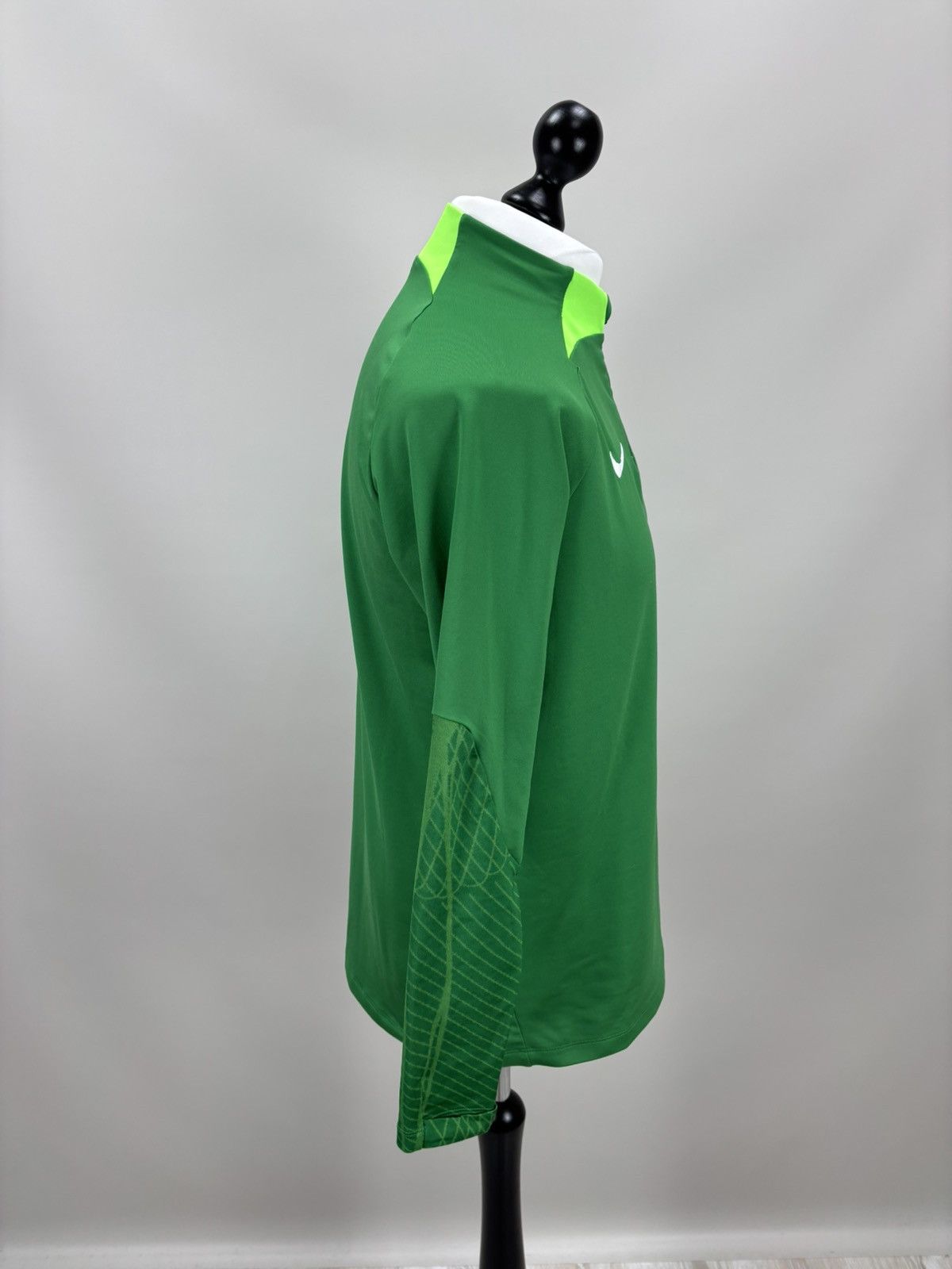 Nike Mens long sleeve Nike Nigeria Size L Color Green Size US L / EU 52-54 / 3 - 4 Thumbnail