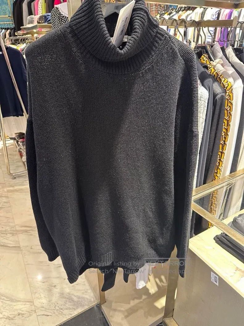 Valentino Valentino Turtleneck cashmere sweater Size M / US 6-8 / IT 42-44 - 1 Thumbnail