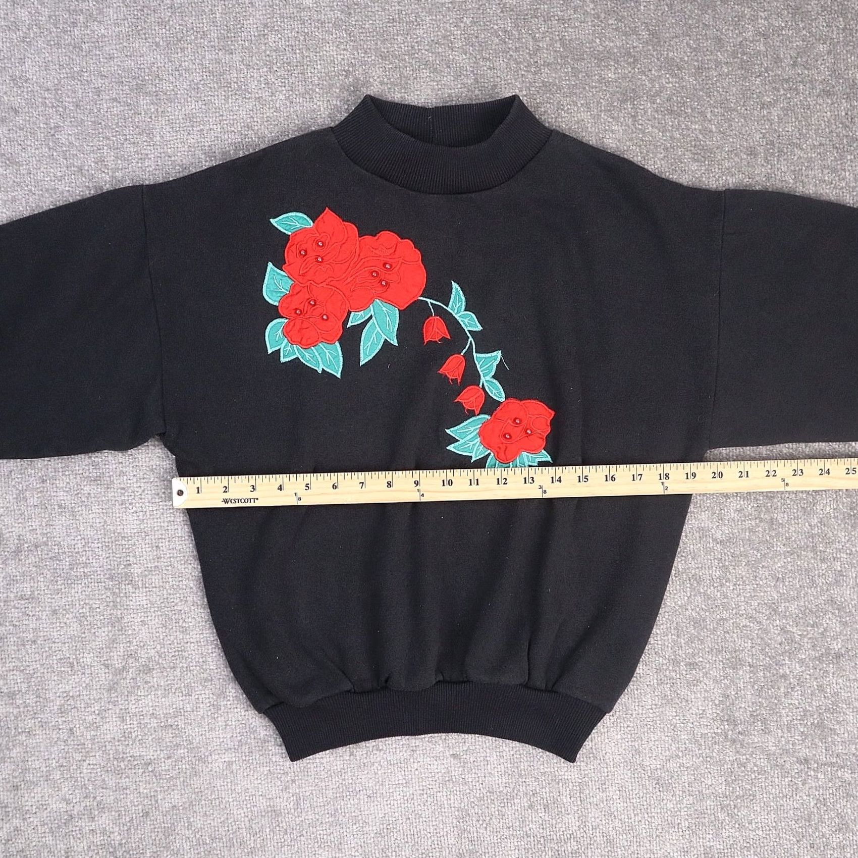 Vintage VINTAGE Gitano Roses Embroidered Black Pullover Sweatshirt Small Women 80s Floral Crew Neck Sweatshirt Ladies Regular Fit Size S / US 4 / IT 40 - 4 Thumbnail