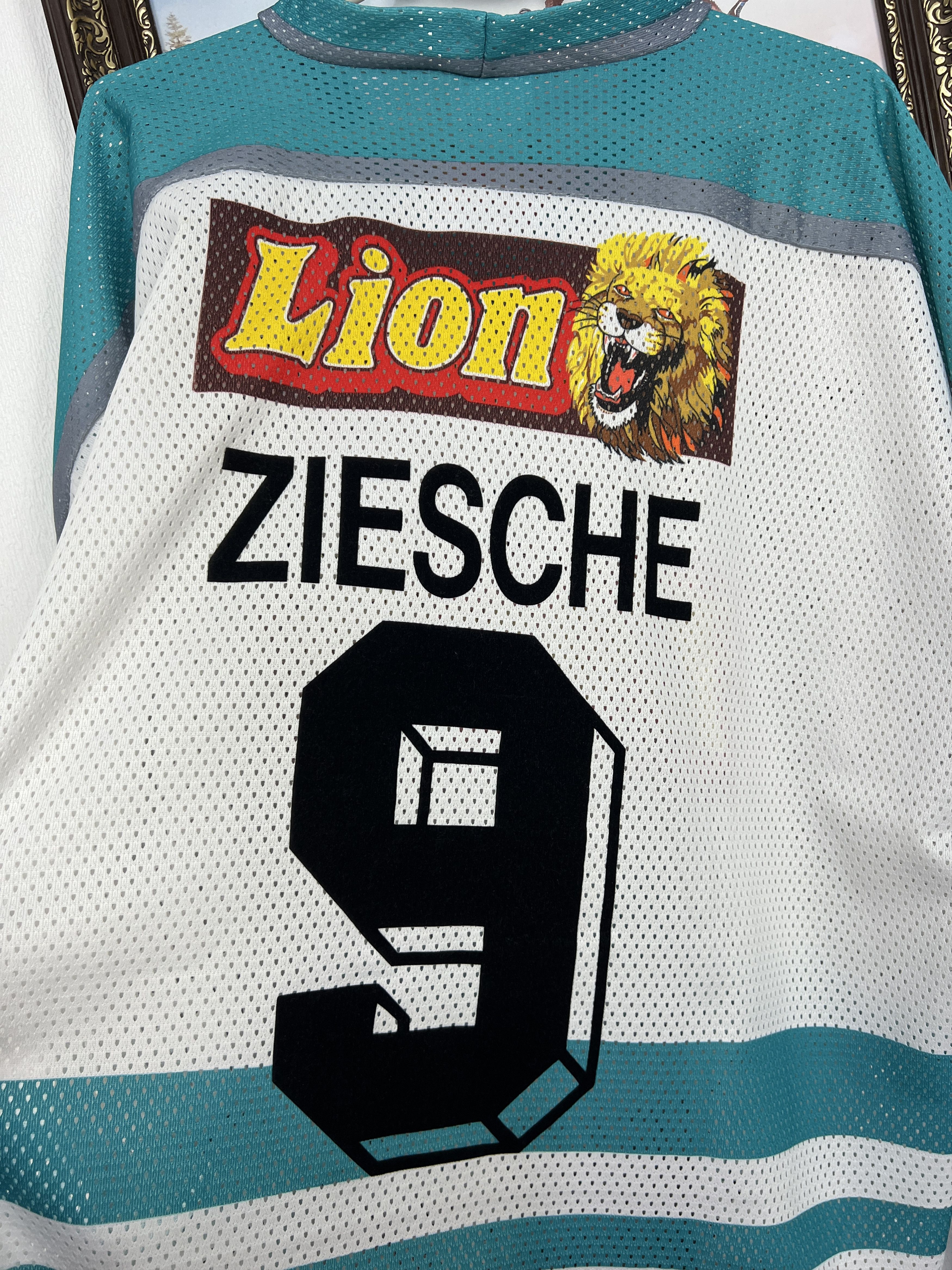 Vintage Vintage 90's Frankfurt Lions Ice Hockey #9 Ziesche Size US XL / EU 56 / 4 - 14 Thumbnail