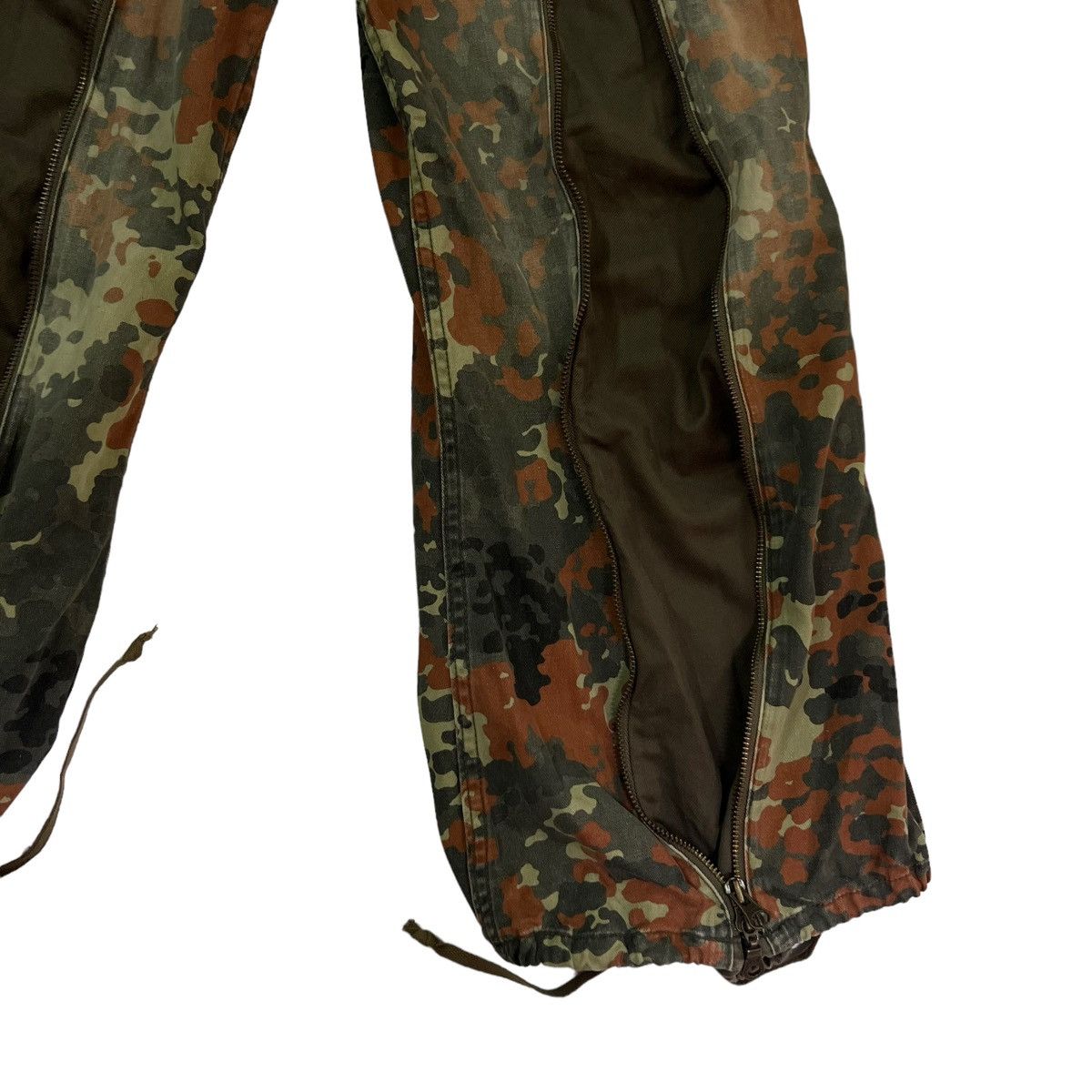 Le Grande Bleu (L.G.B.) 🔥Camouflage Military Design Cargo Parachute Raiders Pants Size US 30 / EU 46 - 6 Thumbnail