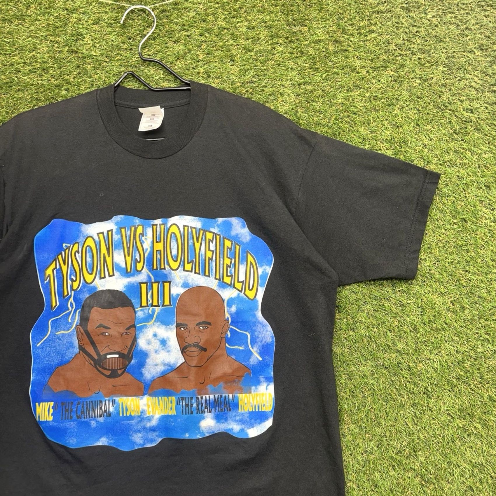 Vintage VINTAGE Iron Bite Mike Tyson vs Real Meal Holyfield Shirt Mens XL Black 90s Sports Graphic Print T-Shirt Size US XL / EU 56 / 4 - 4 Thumbnail