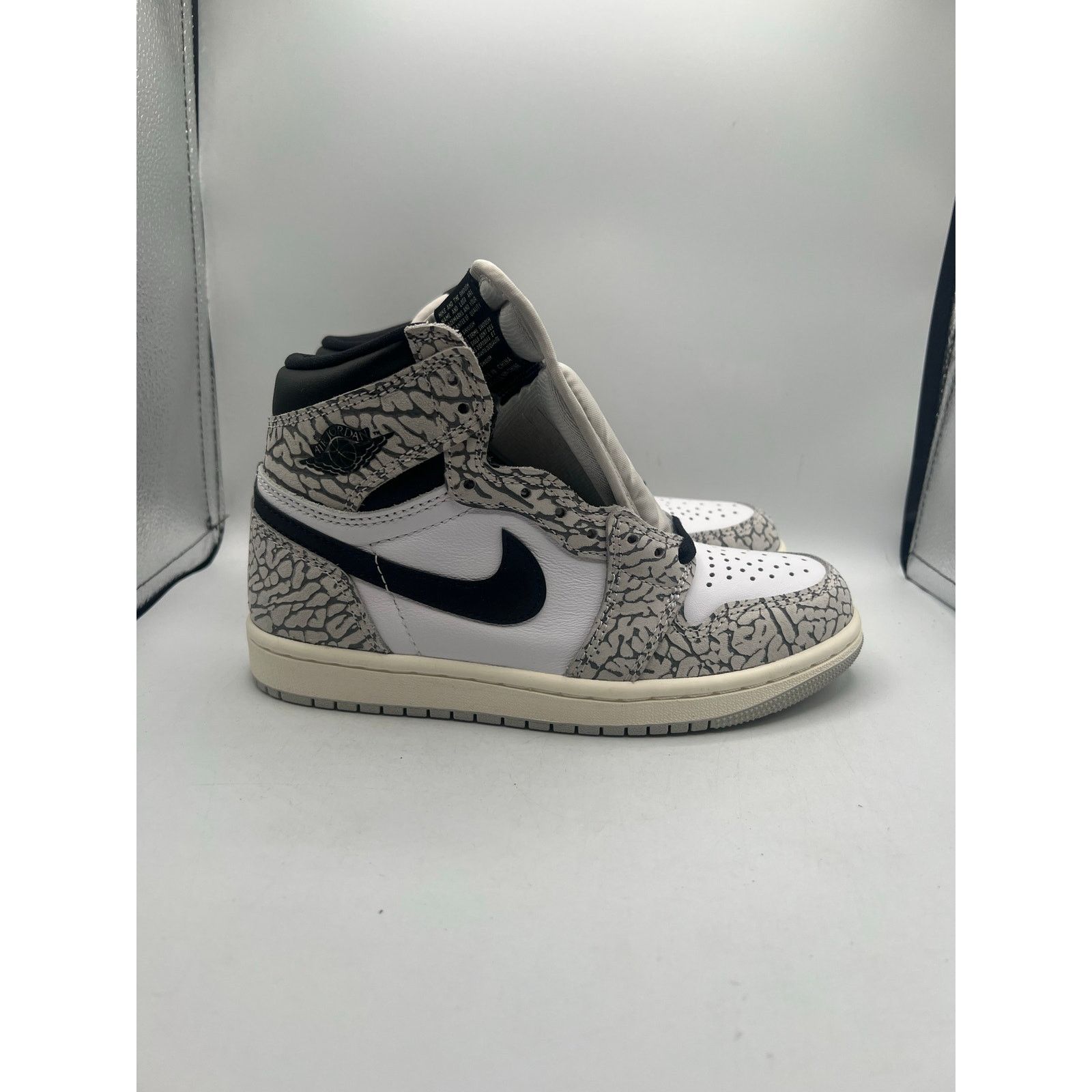 Jordan Brand Air Jordan 1 Retro High OG “White Cement” size 3.5 mens/5 w Size US 5 / IT 35 - 3 Thumbnail