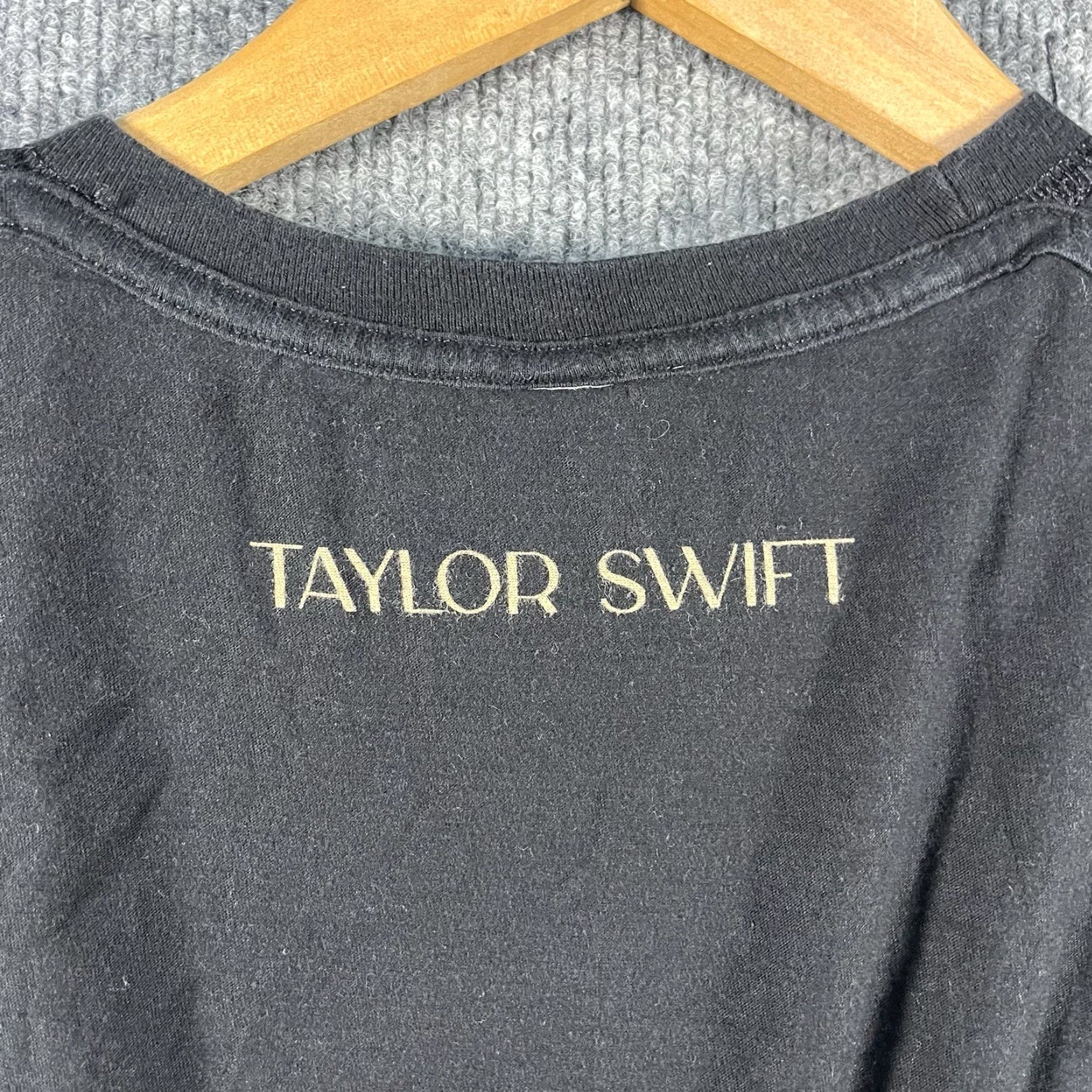 Vintage VINTAGE Taylor Swift Fearless T-Shirt Exposed Seams Style Medium Official Merch Tour Black M Unisex Adults Short Sleeve Mens/Womens? Size M / US 6-8 / IT 42-44 - 3 Thumbnail