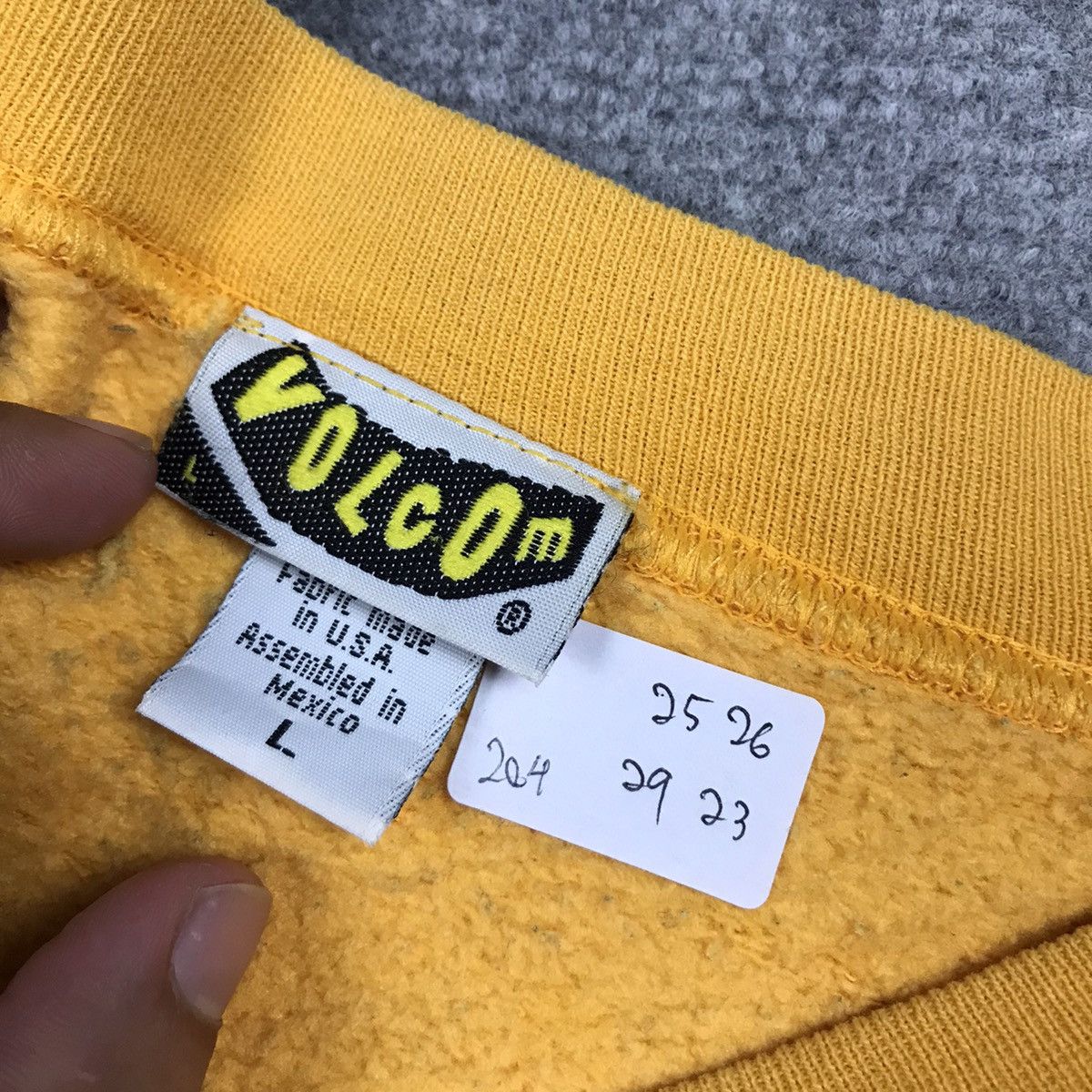 Vintage × Volcom Vintage Volcom design logo sweatshirt yellow colour Size US L / EU 52-54 / 3 - 9 Thumbnail