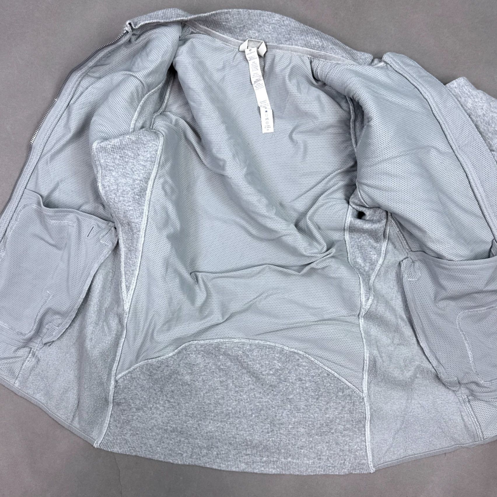 Lululemon Lululemon Jacket Womens 4 Gray Stand Out Sherpa Train Gym Running Yoga Exercise Hooded Full Zip Reversible All Seasons Size S / US 4 / IT 40 - 5 Thumbnail