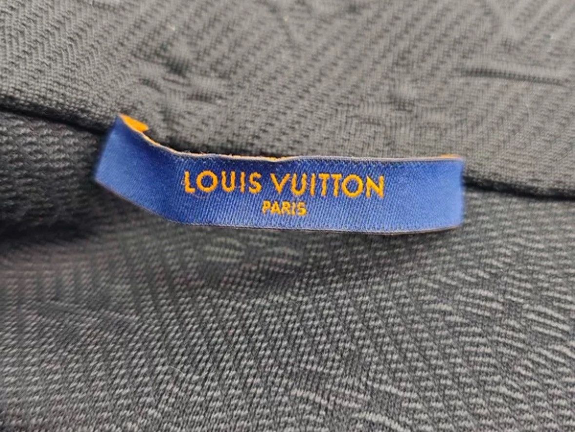 Louis Vuitton Louis Vuitton Black classic logo zipper long sleeved jacket Size US M / EU 48-50 / 2 - 6 Thumbnail