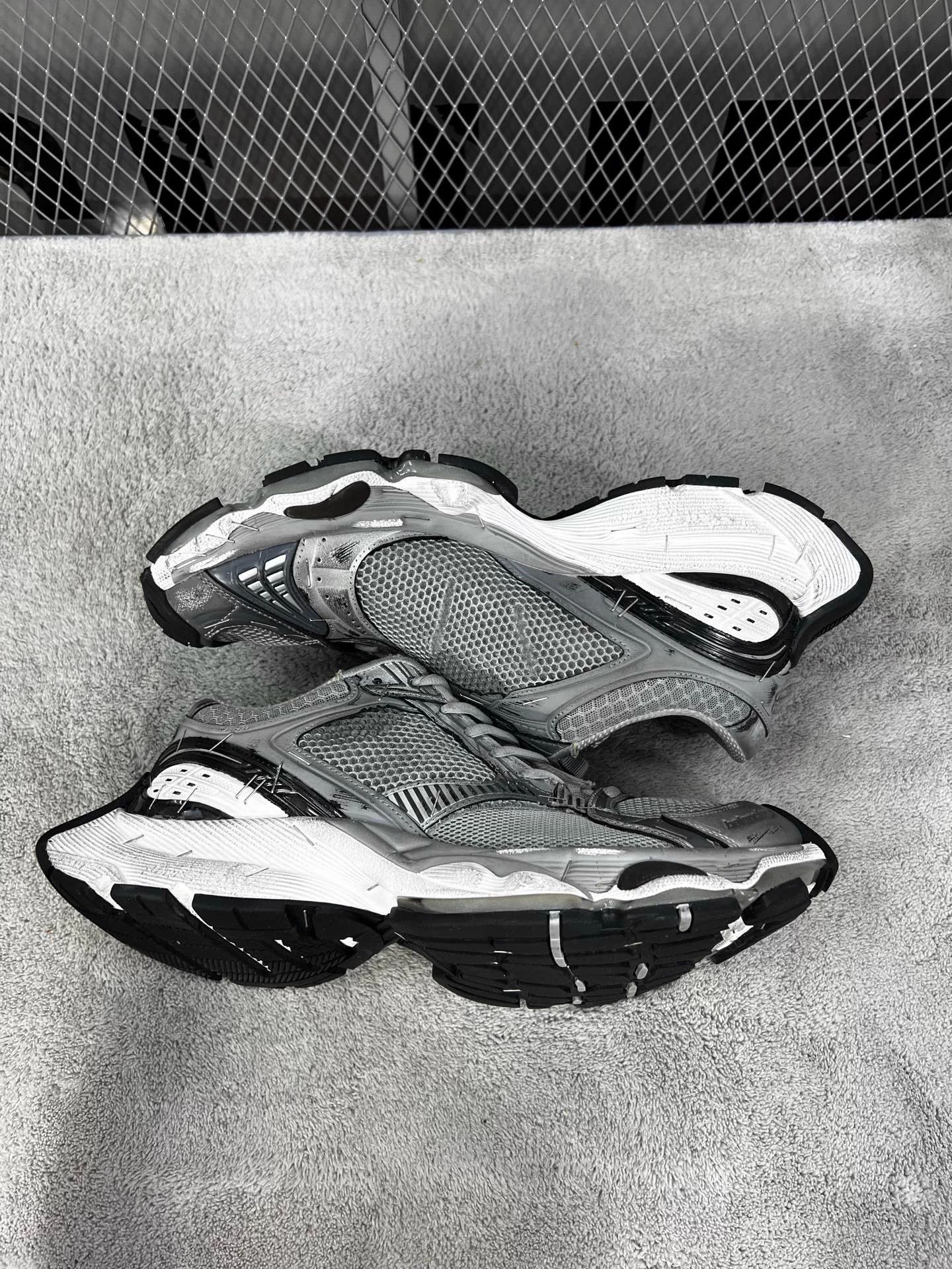 Balenciaga Balenciaga Stapler PU Gray 43 Mint Worn 1x Size US 10 / EU 43 - 4 Thumbnail