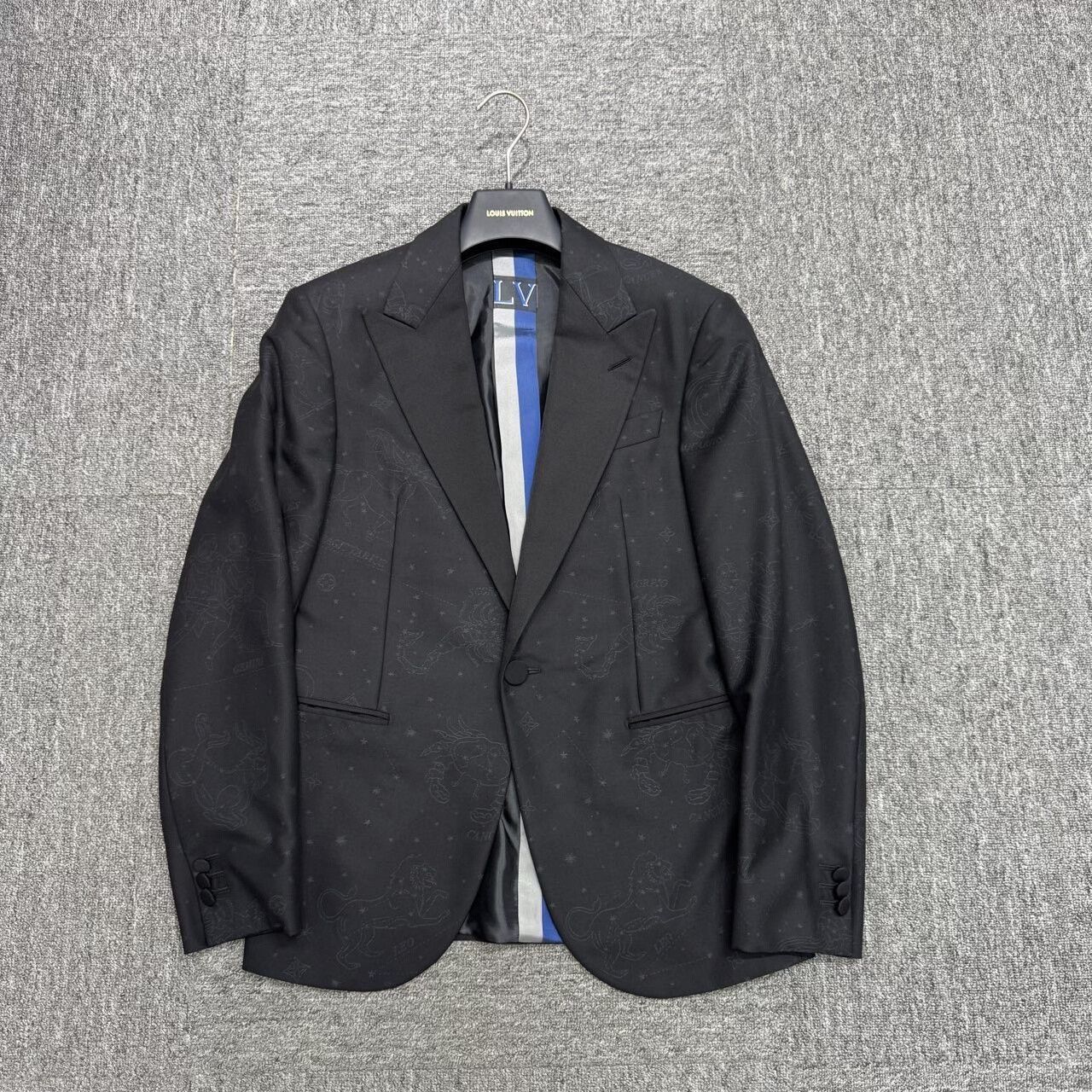 Other louis vuitton embroidered constellation suit jacket. Size US L / EU 52-54 / 3 - 1 Thumbnail