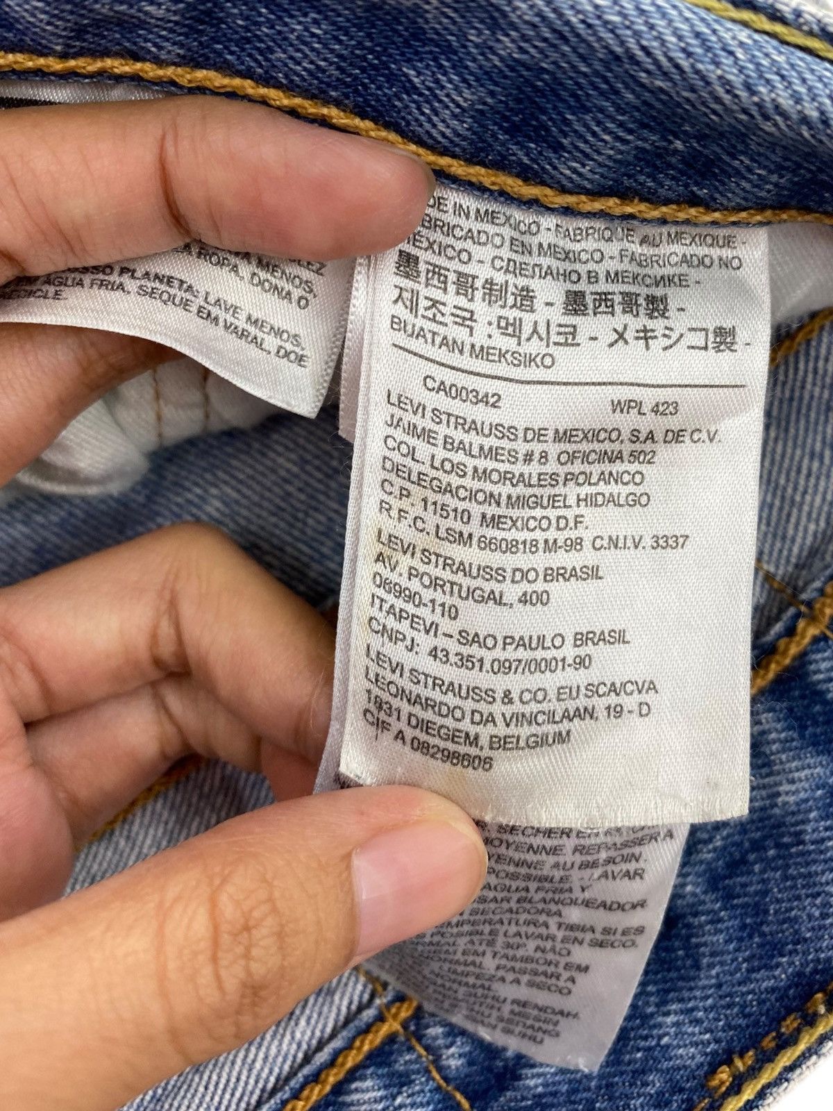 Levi's Vintage Levi’s Faded Blue Wash Style Straight Cut Jeans Size US 33 - 10 Thumbnail