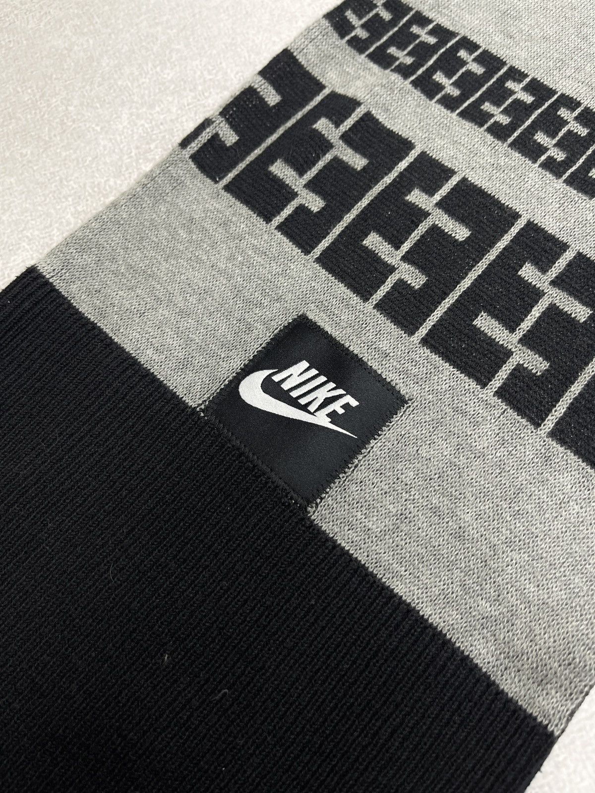 Nike Nike Swoosh Double Sided Scarf Black/Grey Y2K TECH ACG Size ONE SIZE - 8 Thumbnail