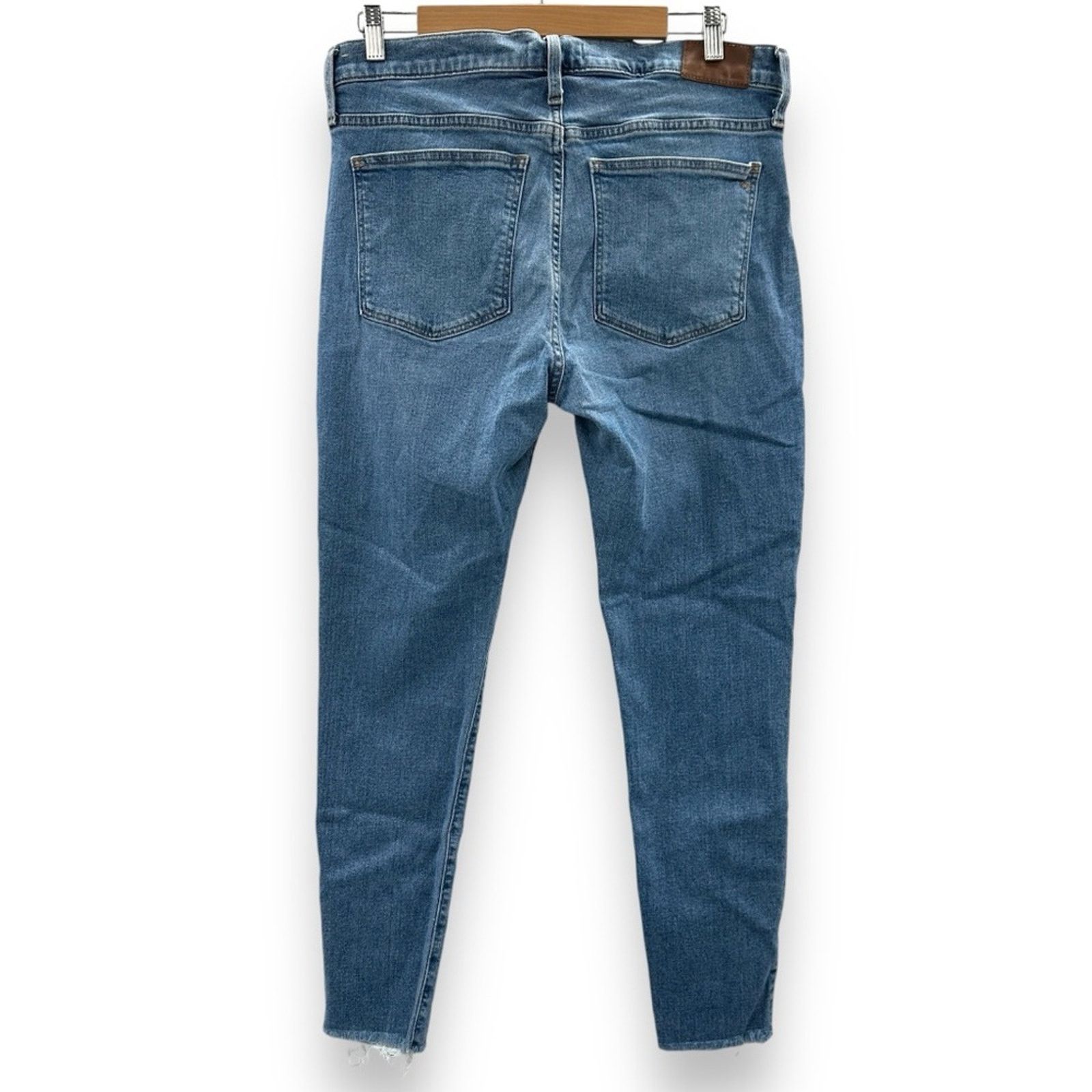 Madewell Madewell 9" Mid-Rise Skinny Jeans in Krasner Wash: Tencel Size 31" - 6 Thumbnail
