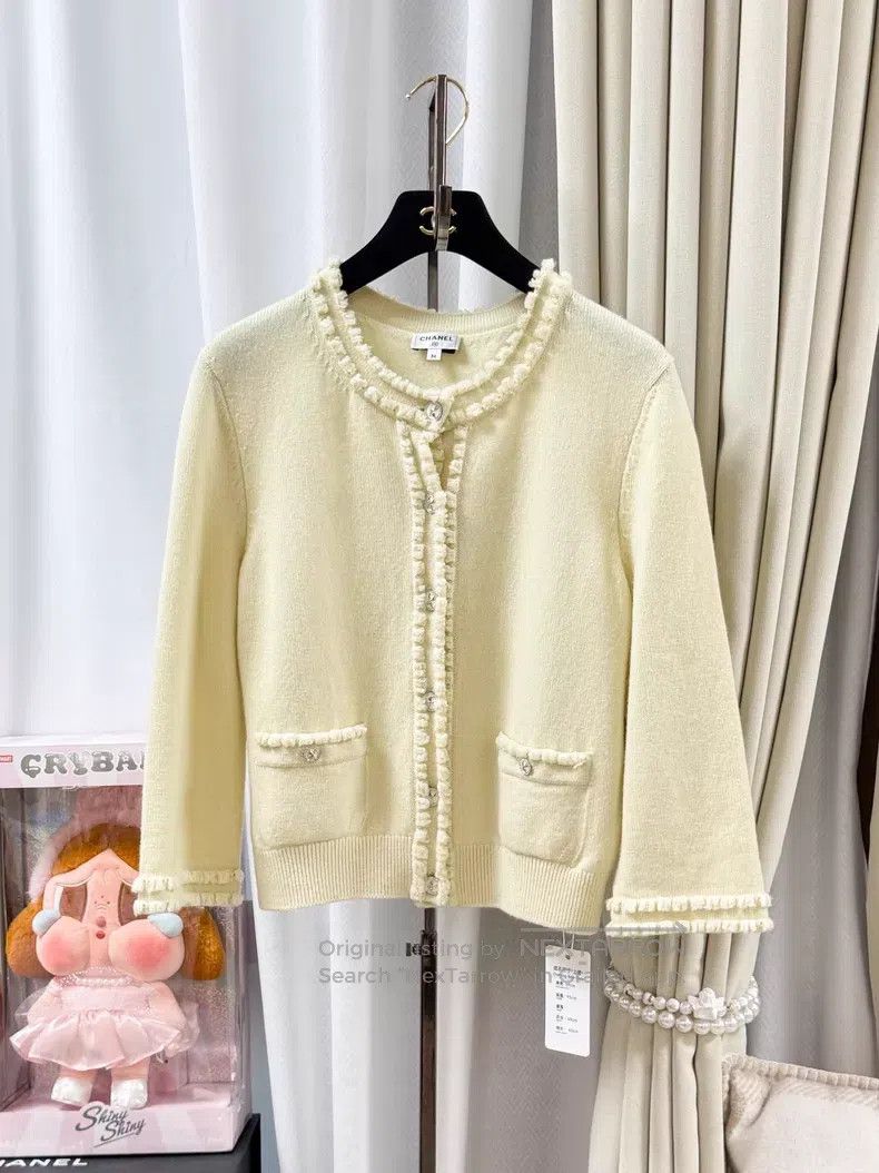 Chanel Chanel Small lace rhinestone bird buckle long-sleeved knit Size XS / US 0-2 / IT 36-38 - 1 Thumbnail