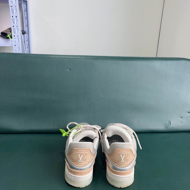Louis Vuitton Louis Vuitton Silver Trainer Sneakers for Men - Size US 8.5 / EU 41-42 - 3 Thumbnail