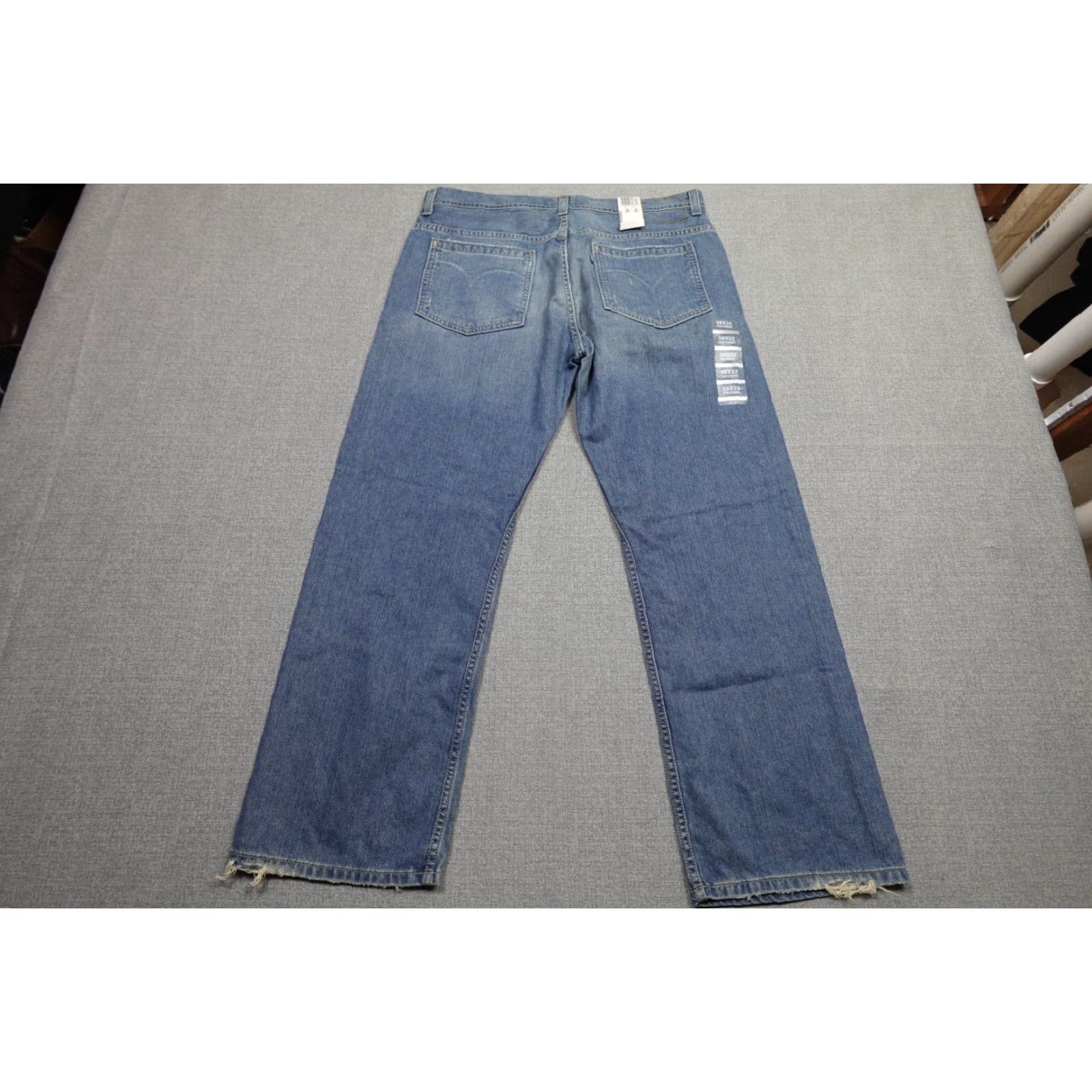 Levi's Vintage Levi's Silvertab Jeans Mens 38x32 Blue Baggy Wide-Leg Light Wash NWT Levi's Jeans Mens 38 32 Blue Baggy Wide-Leg Light Wash NWT Size US 38 / EU 54 - 5 Thumbnail