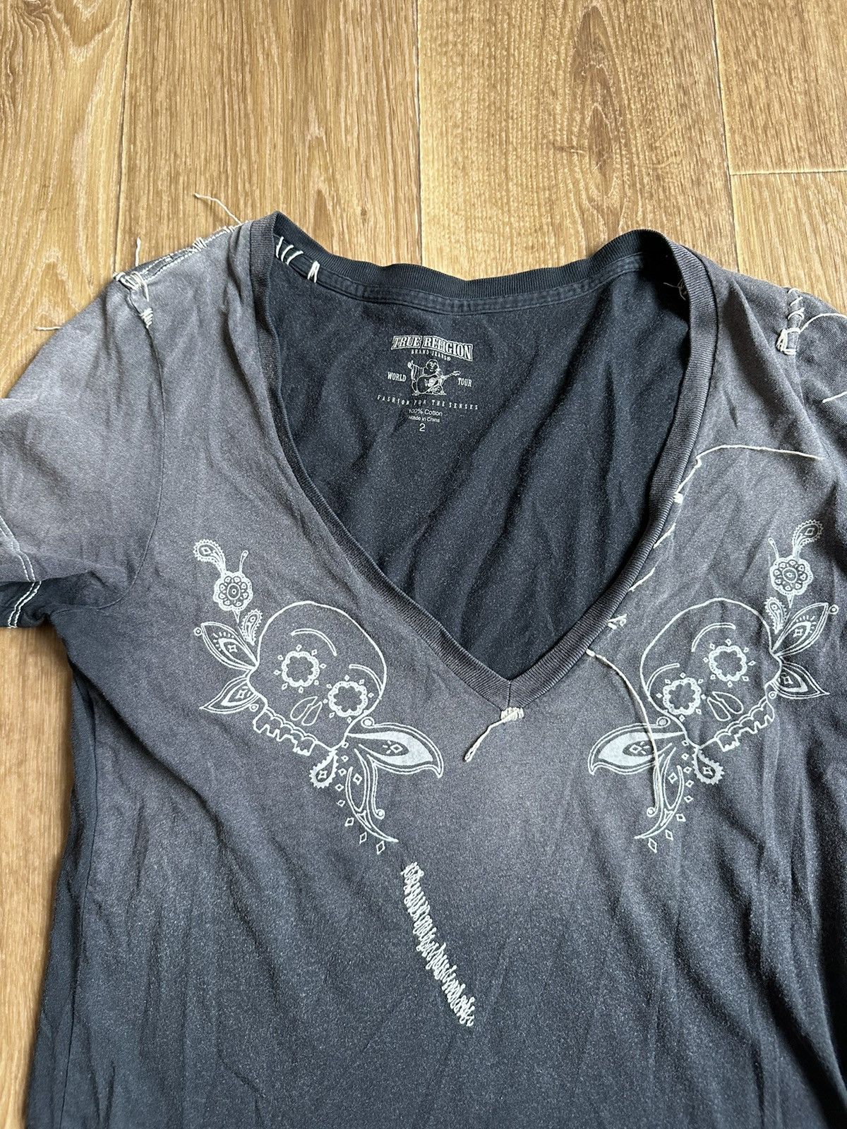 True Religion True Religion Distressed Tee Size 2 Size XS / US 0-2 / IT 36-38 - 3 Thumbnail