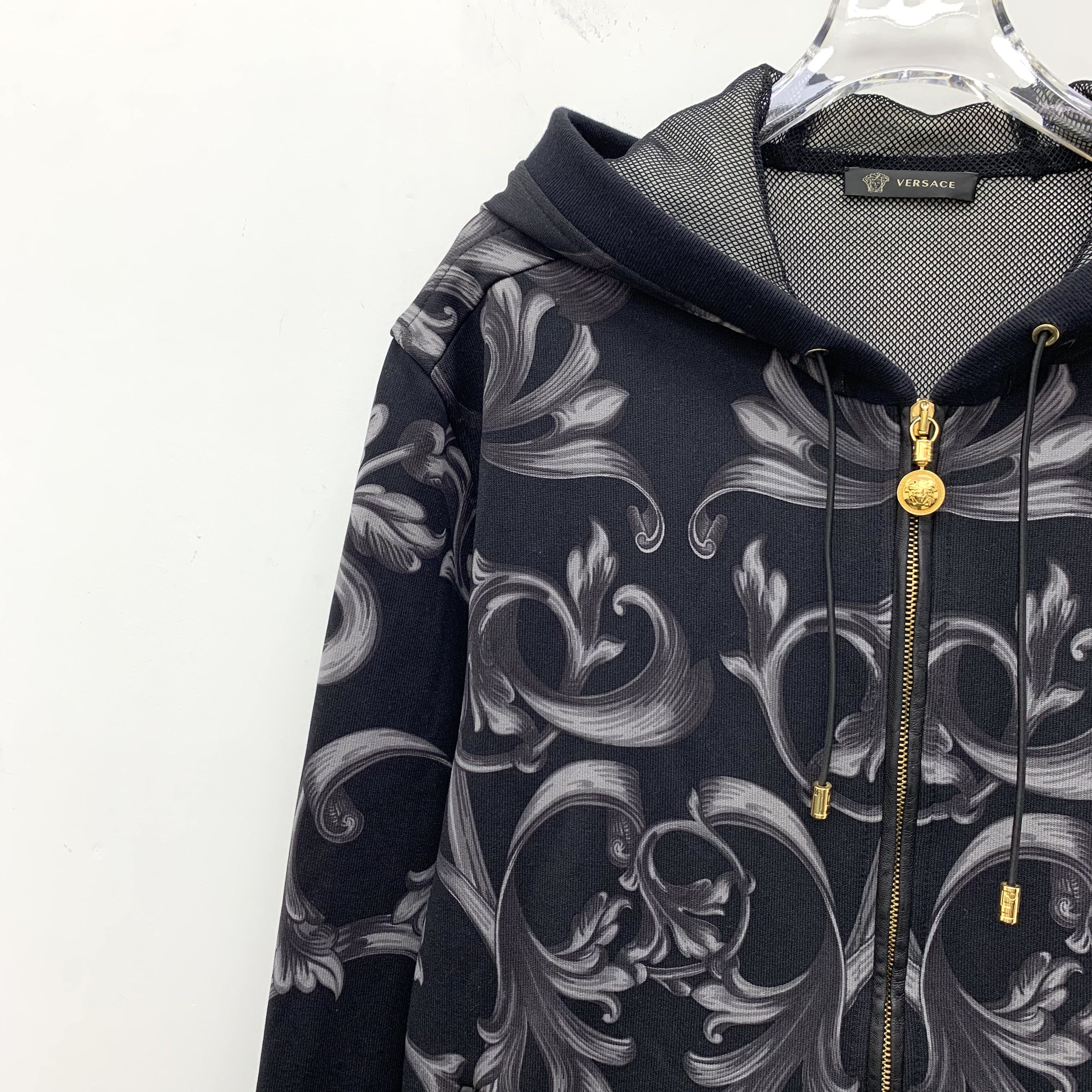 Versace Versace Colorblock Floral Print Cotton Hooded Sweatshirt (M) Size US M / EU 48-50 / 2 - 6 Thumbnail