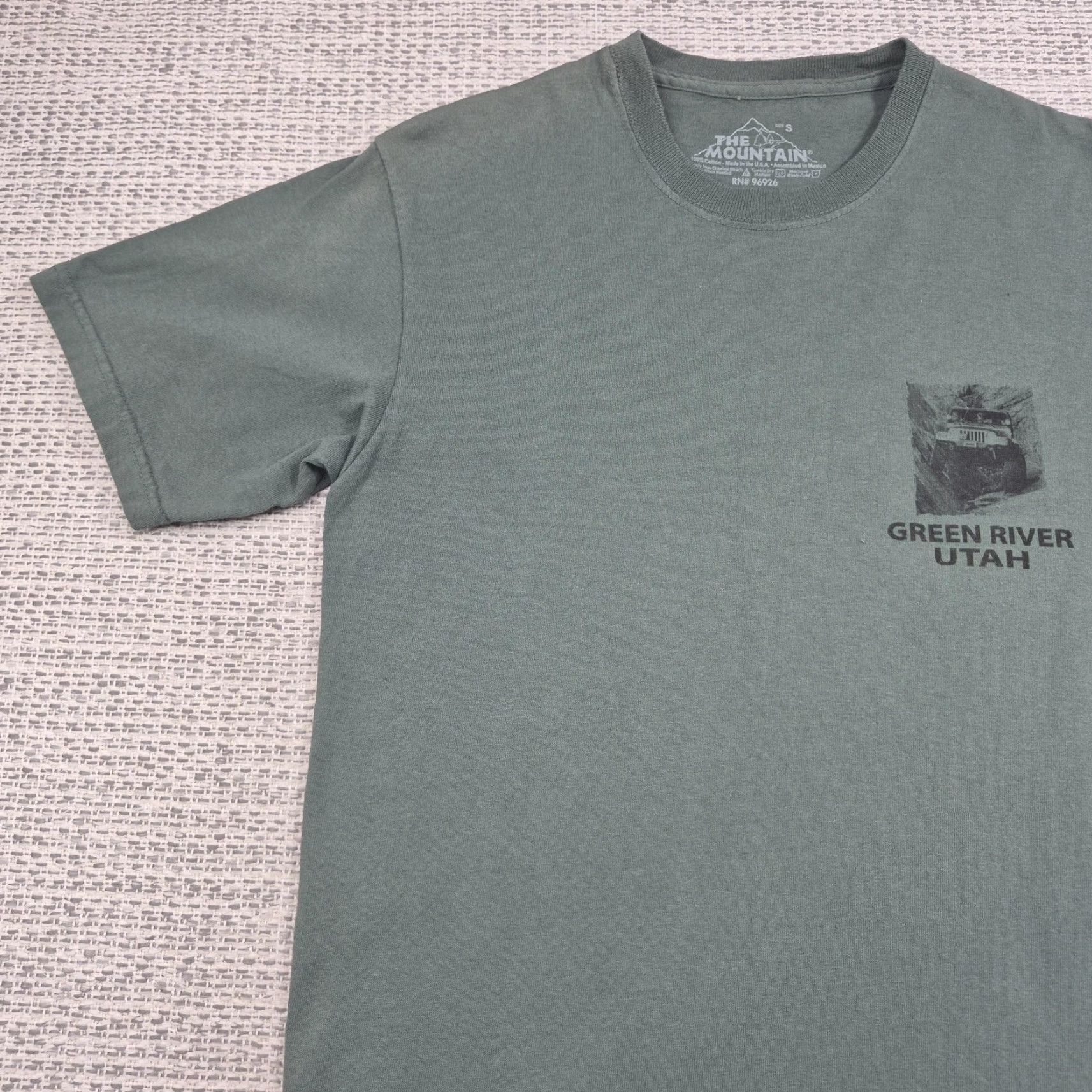 The Mountain The Mountain Shirt Mens Small Green Green River Utah 4 Wheeling God Graphic USA Shirt Mens S Green 4x4 Jeep Canyon Back God Religion Car Off-road USA Size US S / EU 44-46 / 1 - 6 Thumbnail