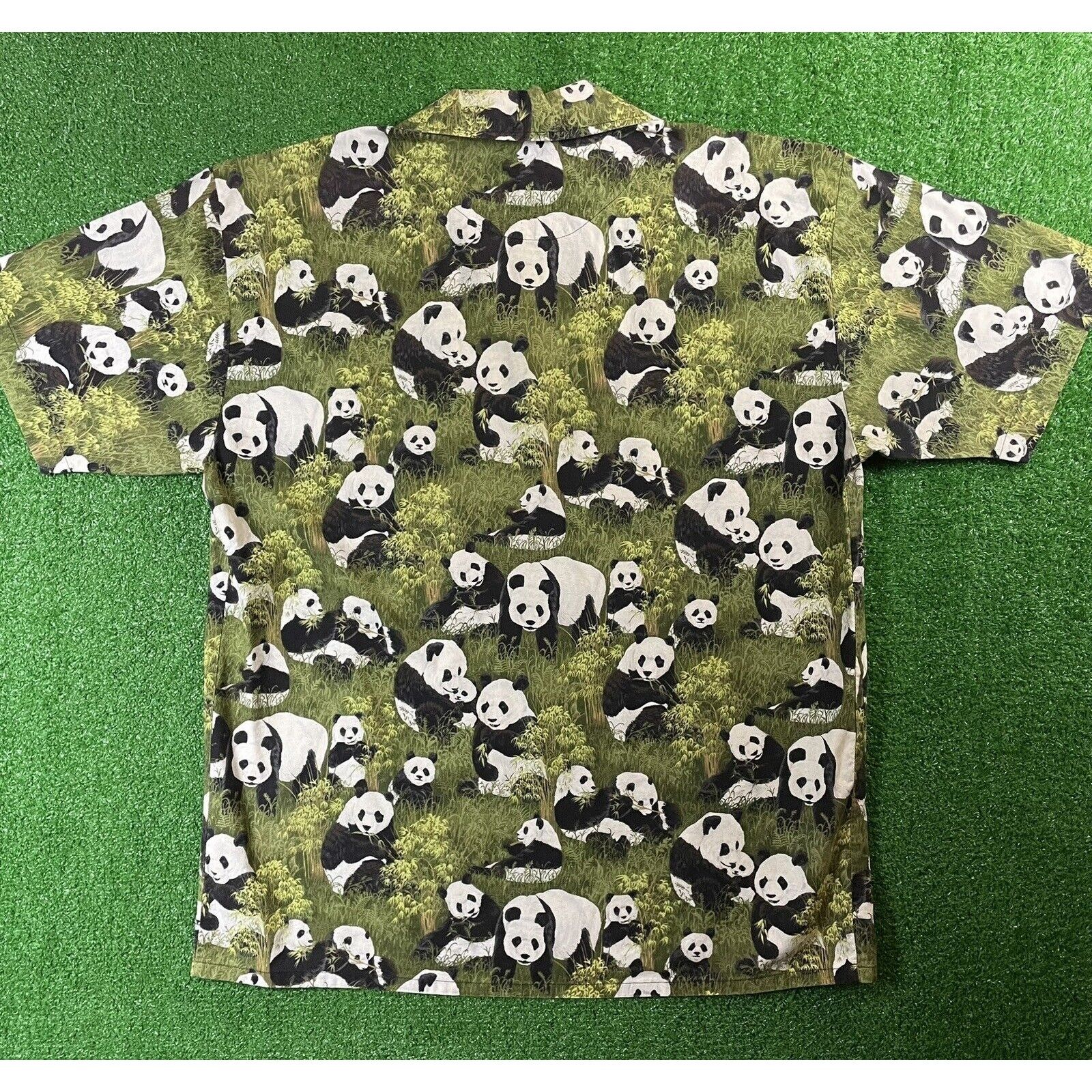 Vintage Vintage Short Sleeve Button Green Medium Panda AOP Shirt Size US M / EU 48-50 / 2 - 5 Thumbnail