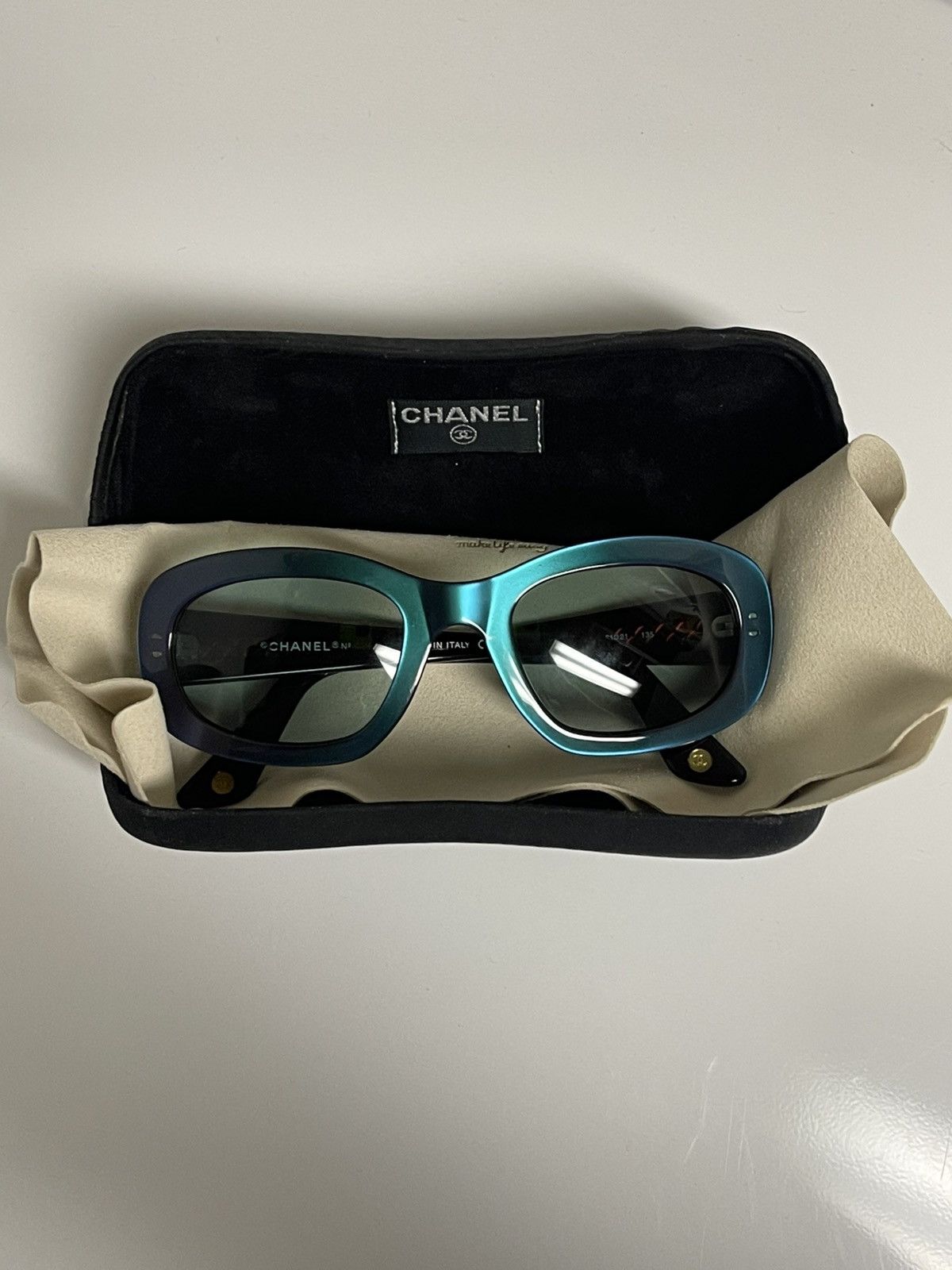 Chanel × Vintage Chanel 5009 Iridescent Rainbow Quilted 90’s Sunglasses Size ONE SIZE - 16 Thumbnail