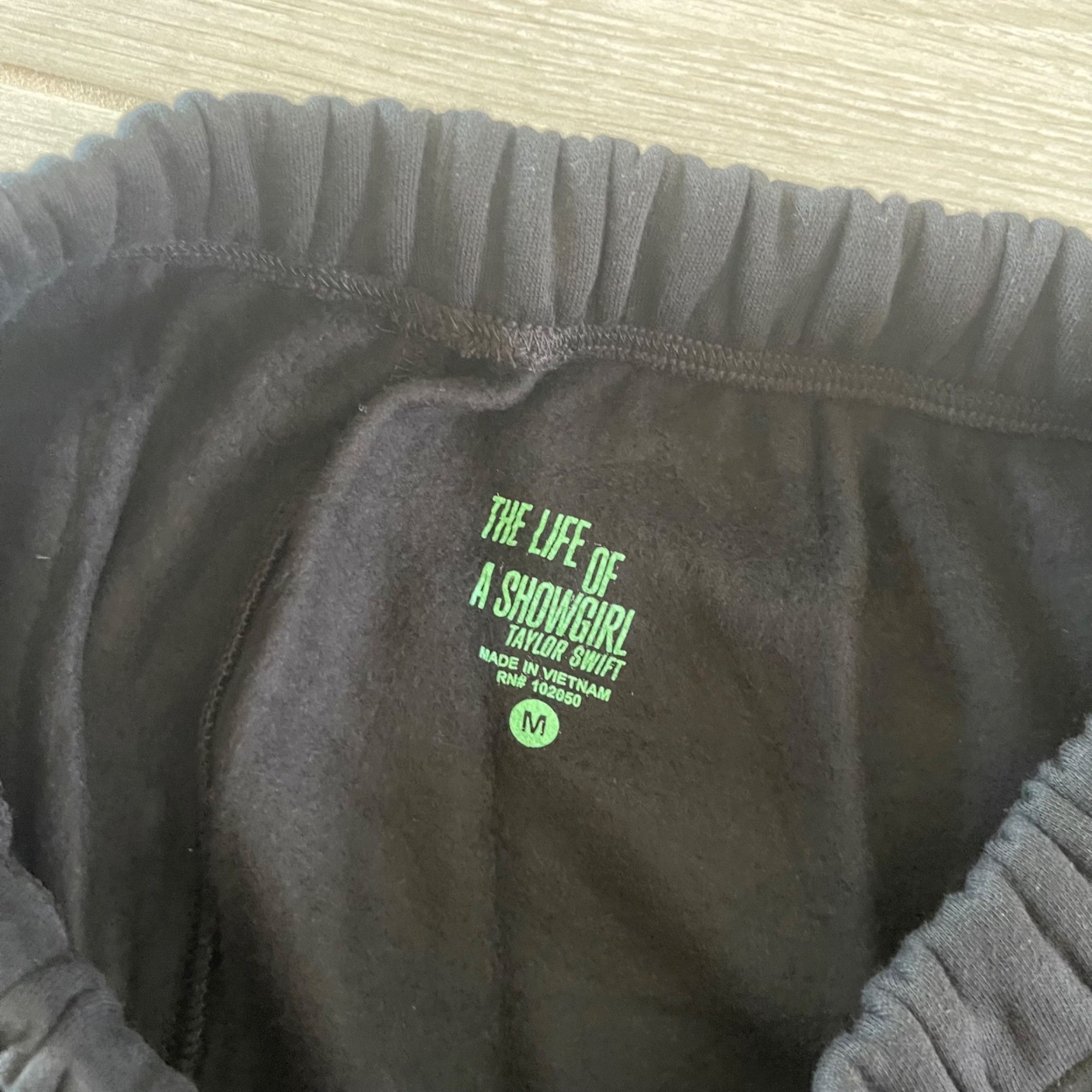 Band Tees NEW TAYLOR SWIFT The Life of a Showgirl Sweatpants M Size 28" / US 6 / IT 42 - 4 Thumbnail