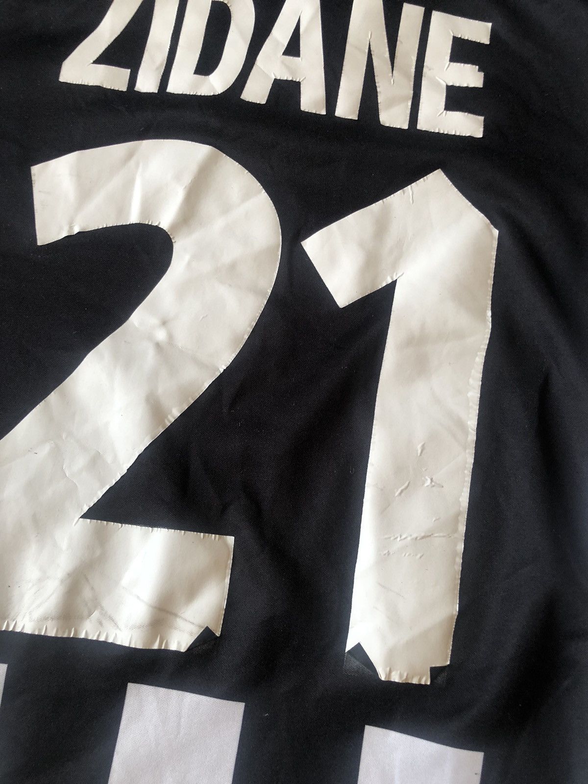 Vintage VINTAGE JUVENTUS #21 ZIDANE CHAMPIONS LEAGUE JERSEY Size US S / EU 44-46 / 1 - 7 Thumbnail