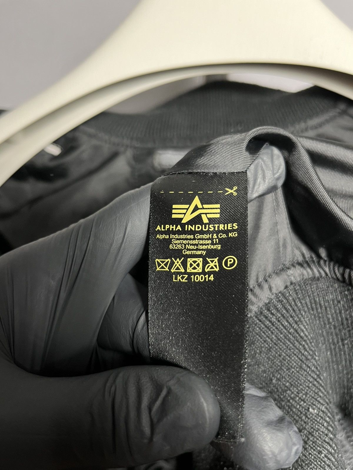 Alpha Industries alpha industries bomber jacket ma-1 flight pilot black nylon Size L / US 10 / IT 46 - 11 Thumbnail