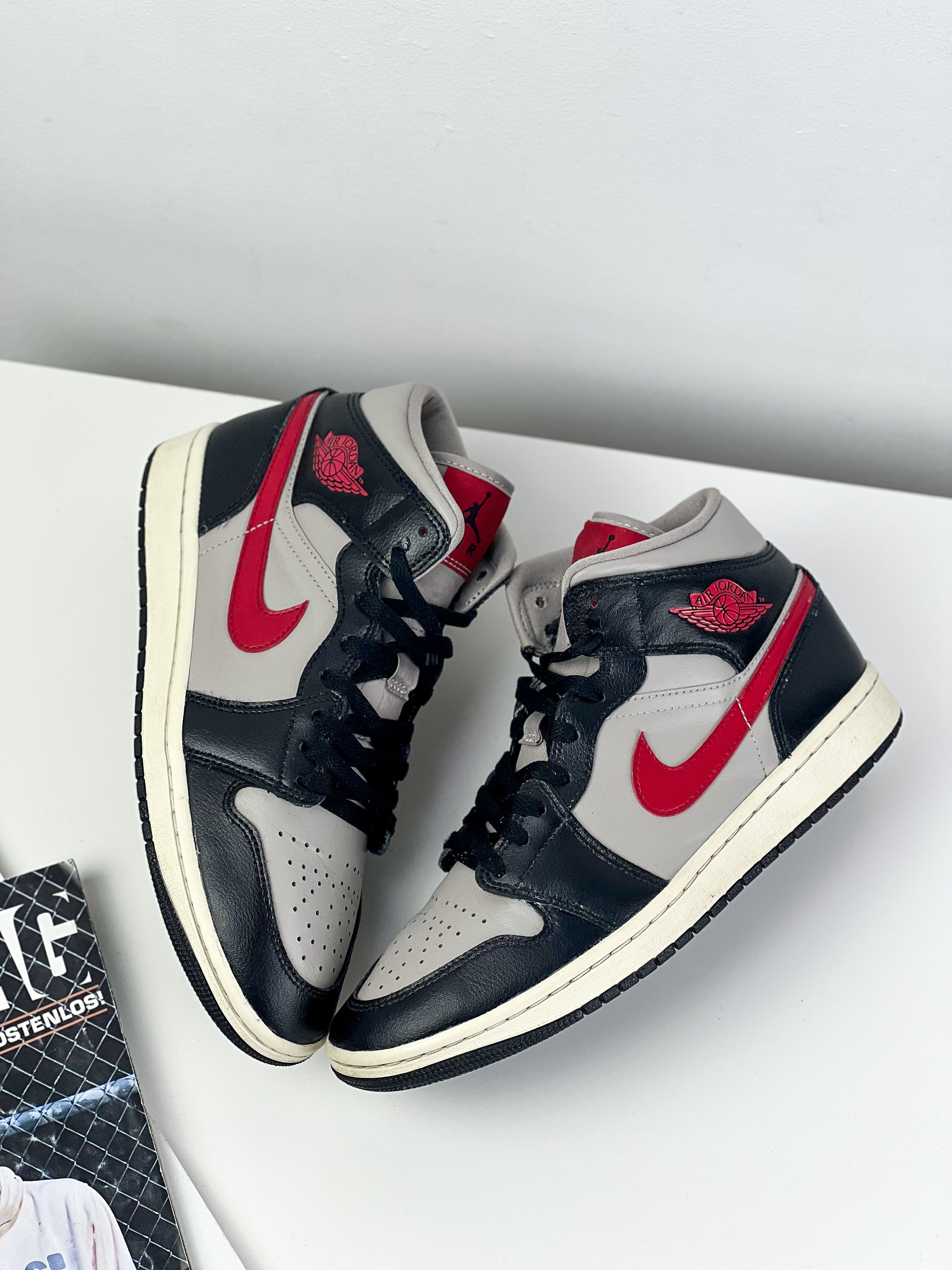 Jordan Brand × Nike Air Jordan Air 1 Mid Shoes White/Black Size US 7 / EU 40 - 2 Thumbnail