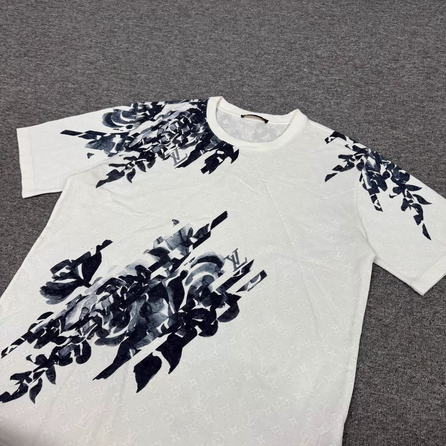 Louis Vuitton LV Monogram ink wash floral short-sleeve T-shirt 4L Size US XXL / EU 58 / 5 - 3 Thumbnail